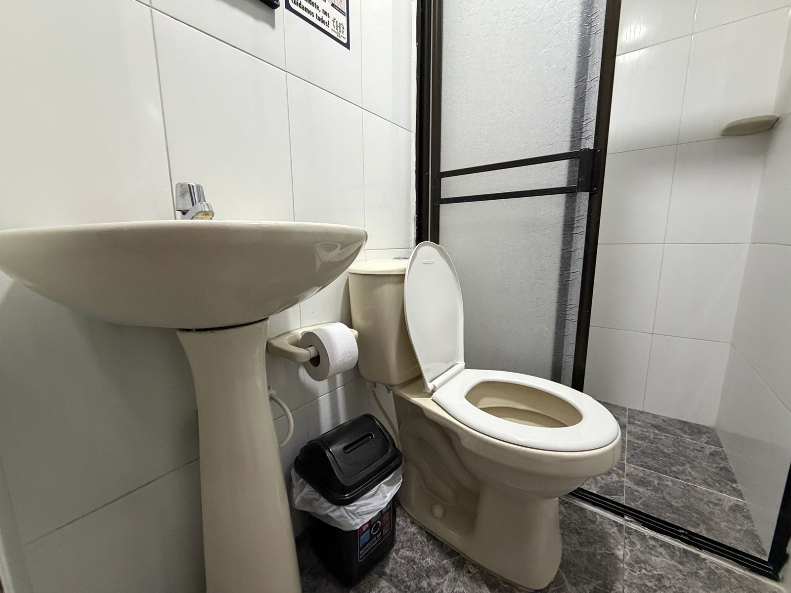 VENDO HOTEL EN LAURELES