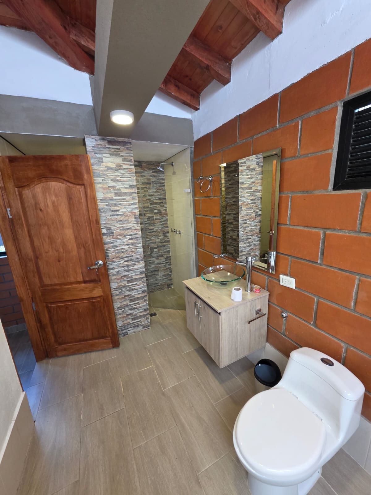 ARRIENDO CASA FINCA EN SANTA ELENA