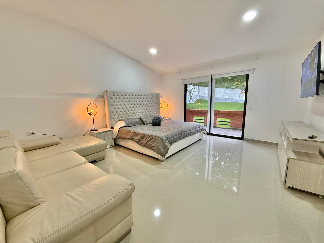 ARRIENDO CASA EN EL POBLADO EL TESORO