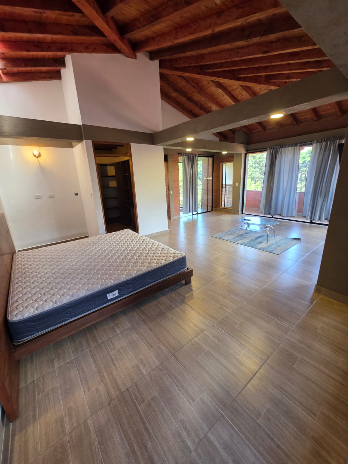 ARRIENDO CASA FINCA EN SANTA ELENA