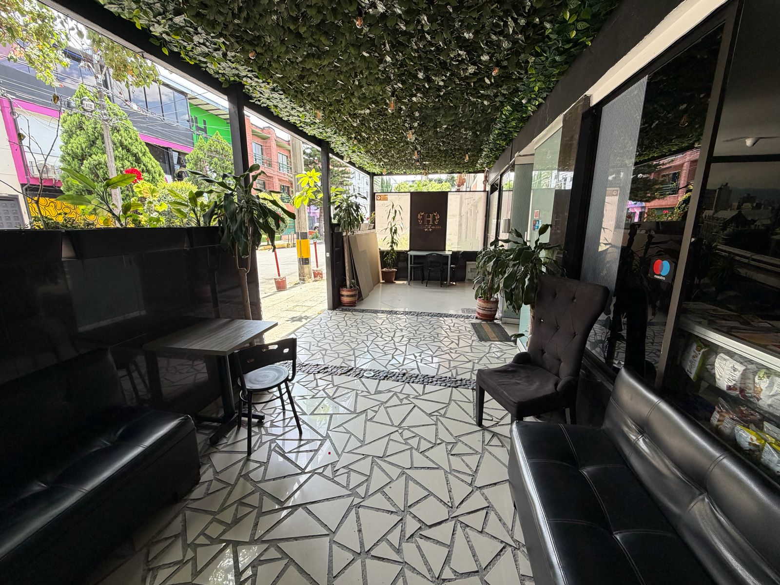 VENDO HOTEL EN LAURELES