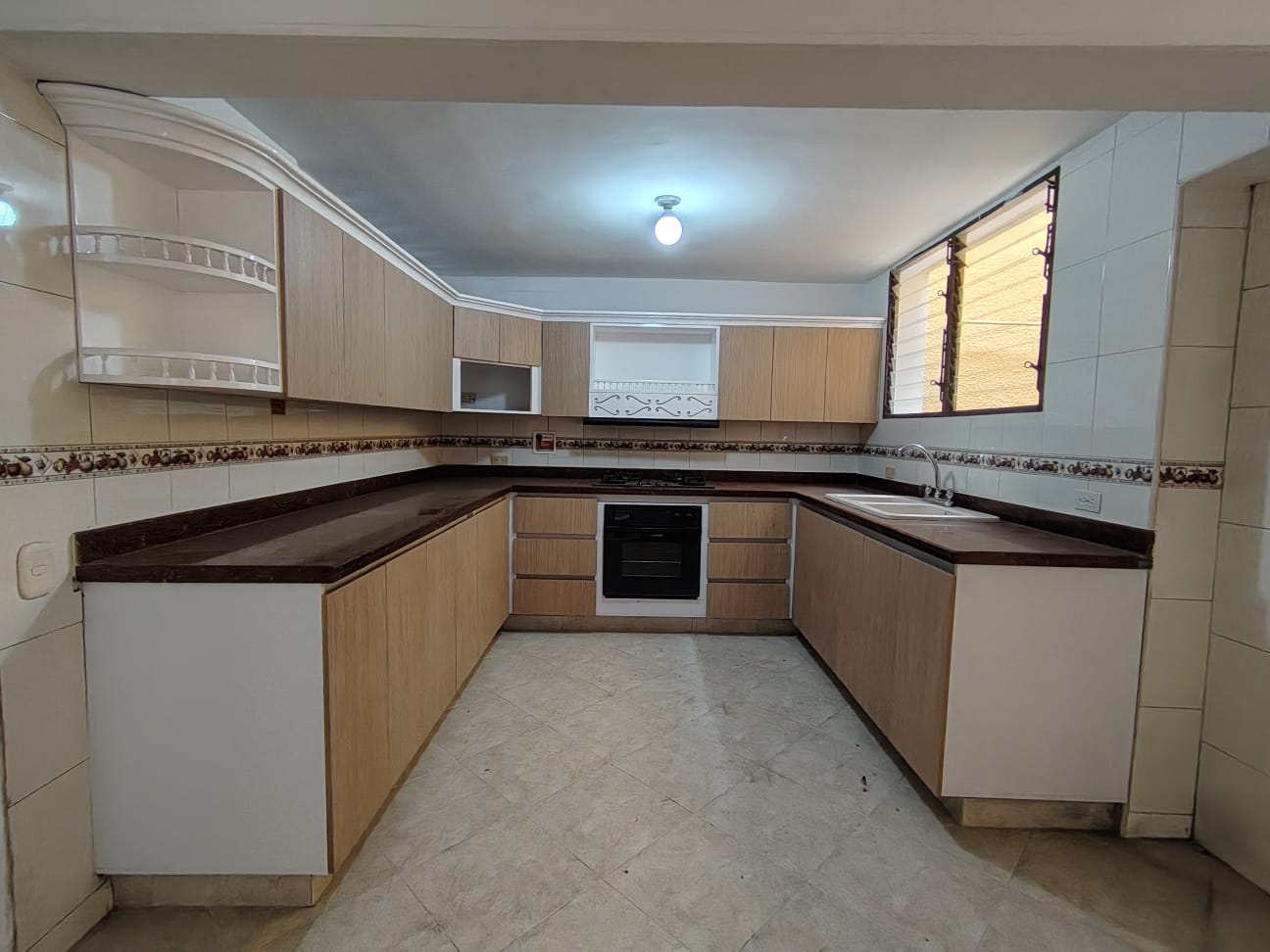 Se arrienda casa en simón bolívar