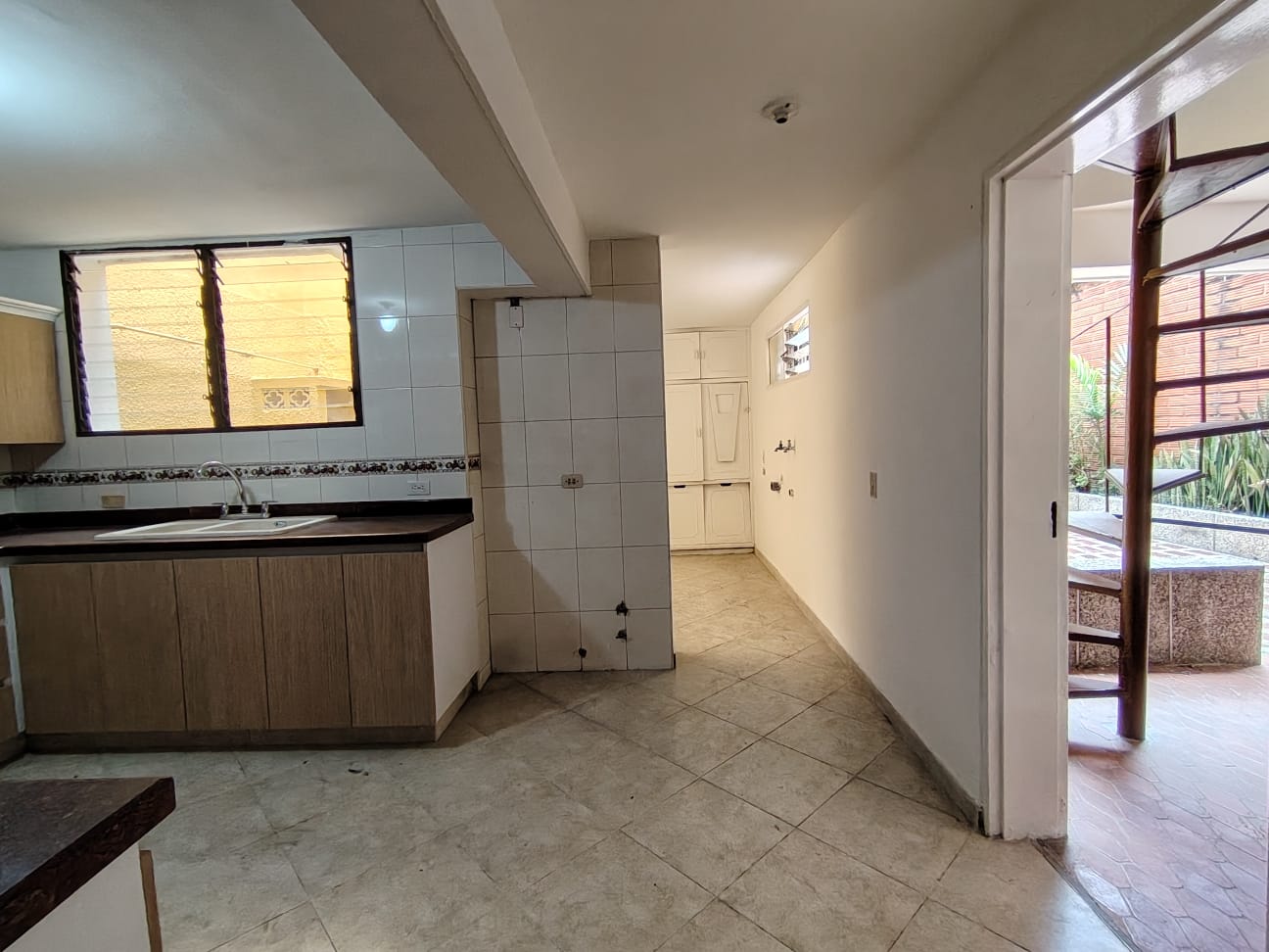 Se arrienda casa en simón bolívar