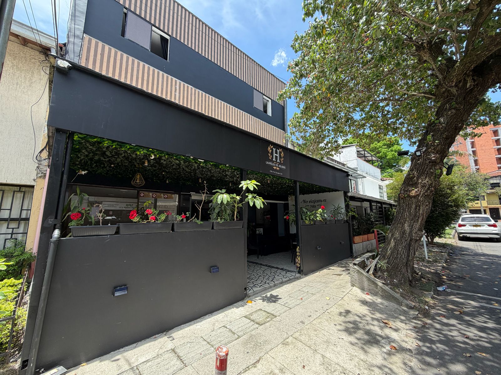 VENDO HOTEL EN LAURELES