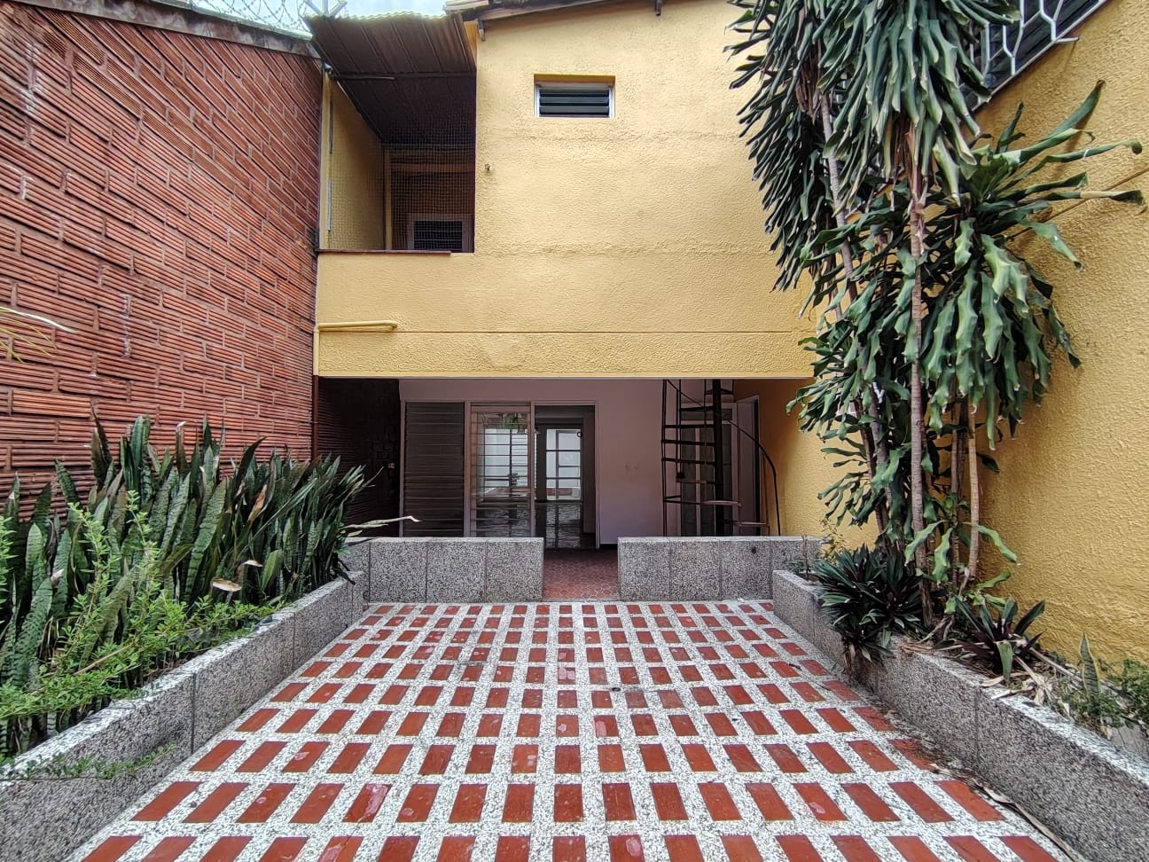 Se arrienda casa en simón bolívar