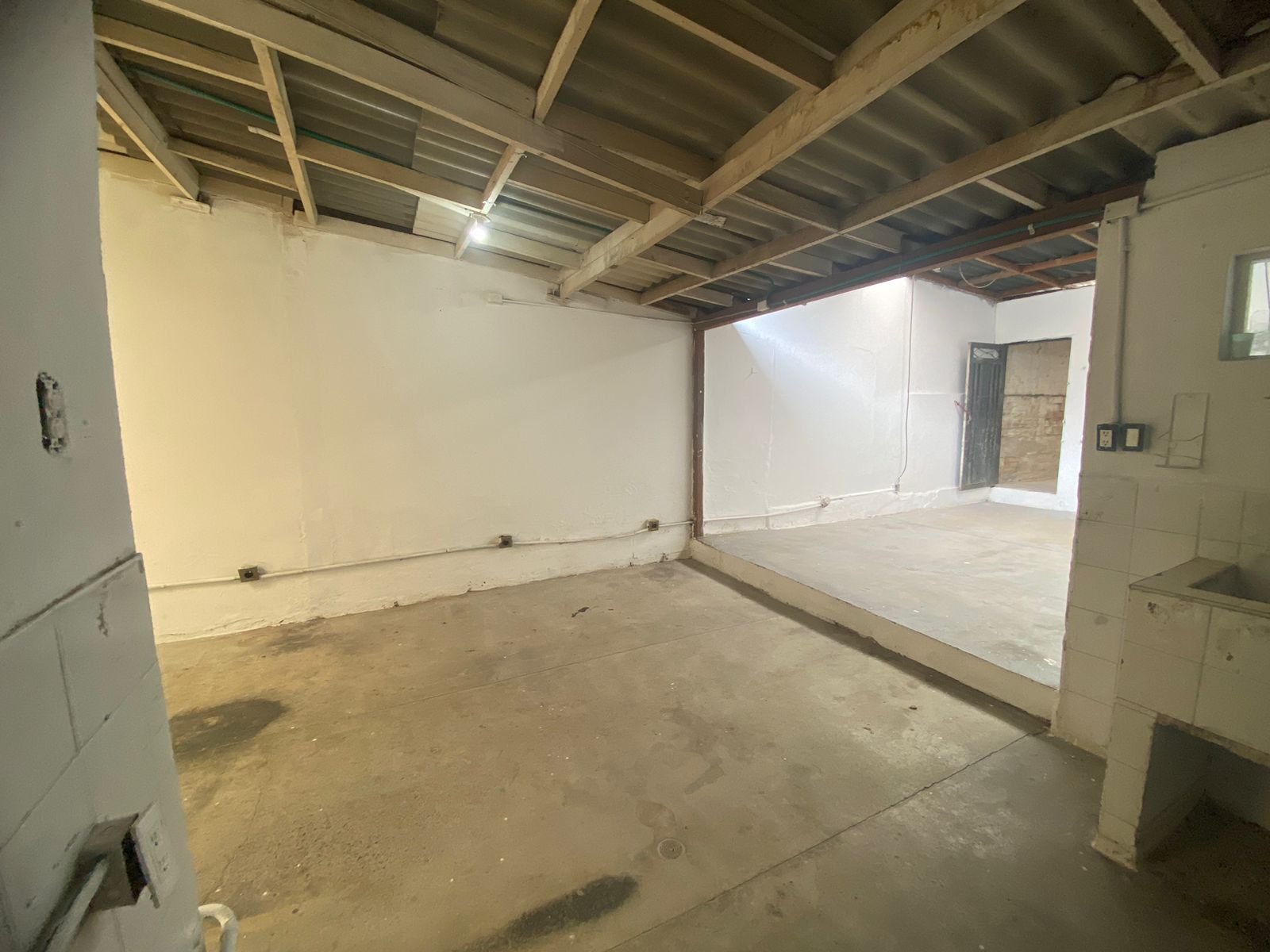 ARRIENDO BODEGA SALVADOR