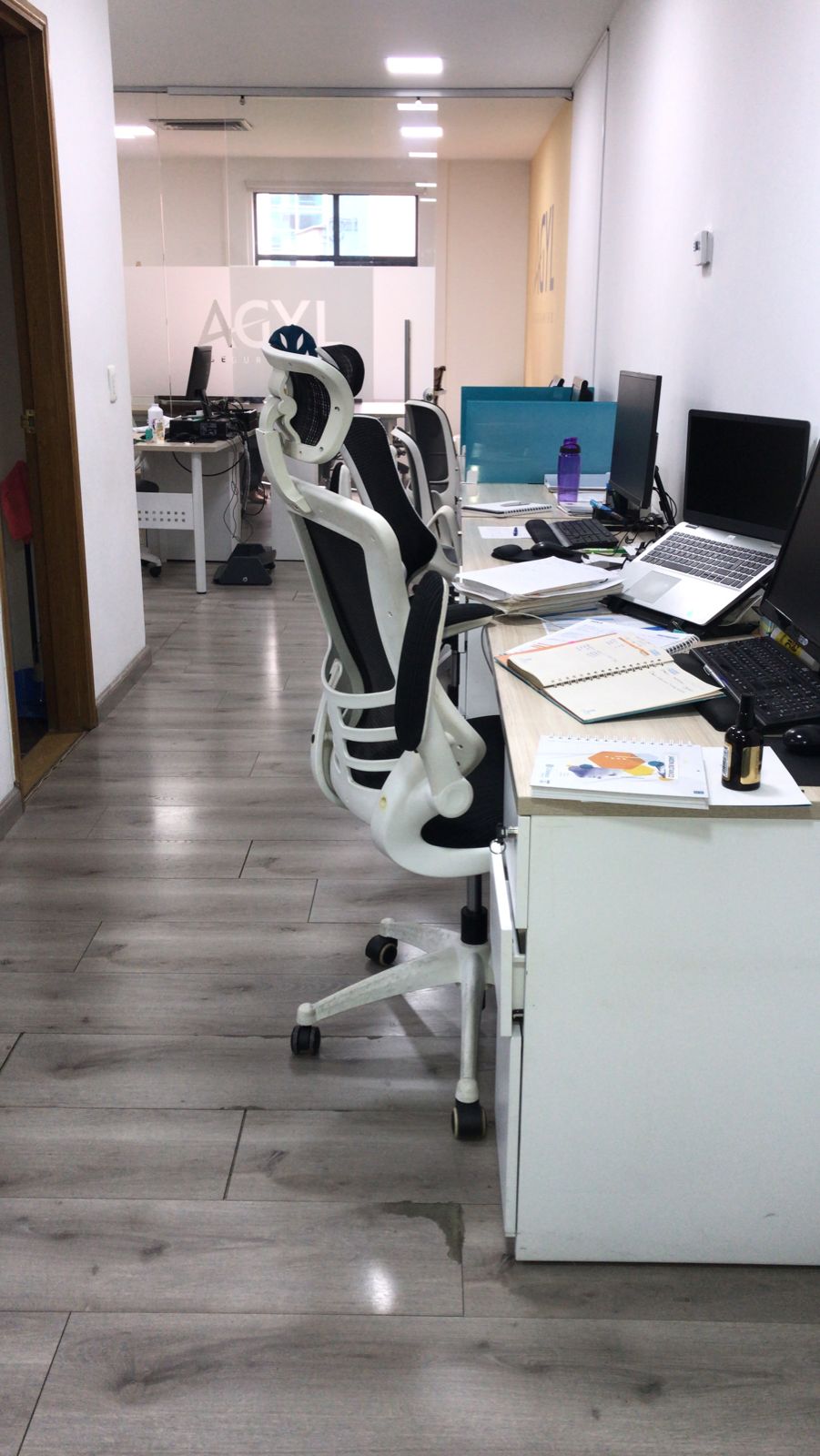 ARRIENDO OFICINA  AMOBLADA MILLA DE ORO
