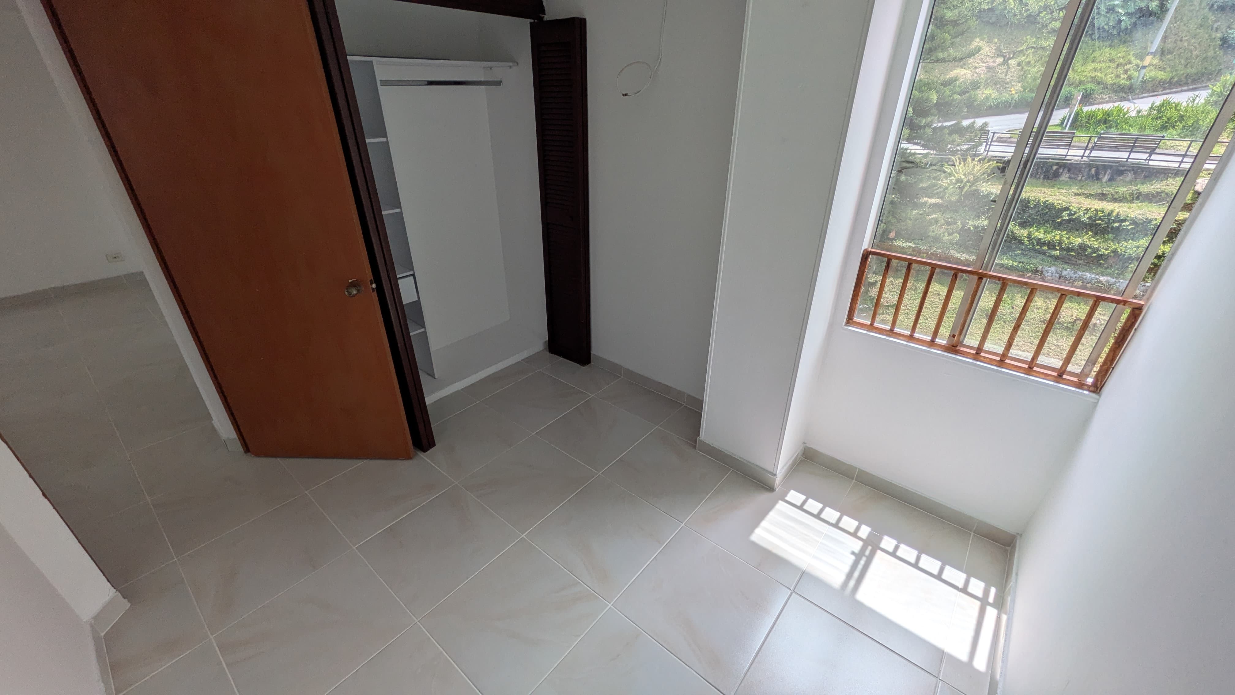 Arriendo apartamento en Calasanz parte baja