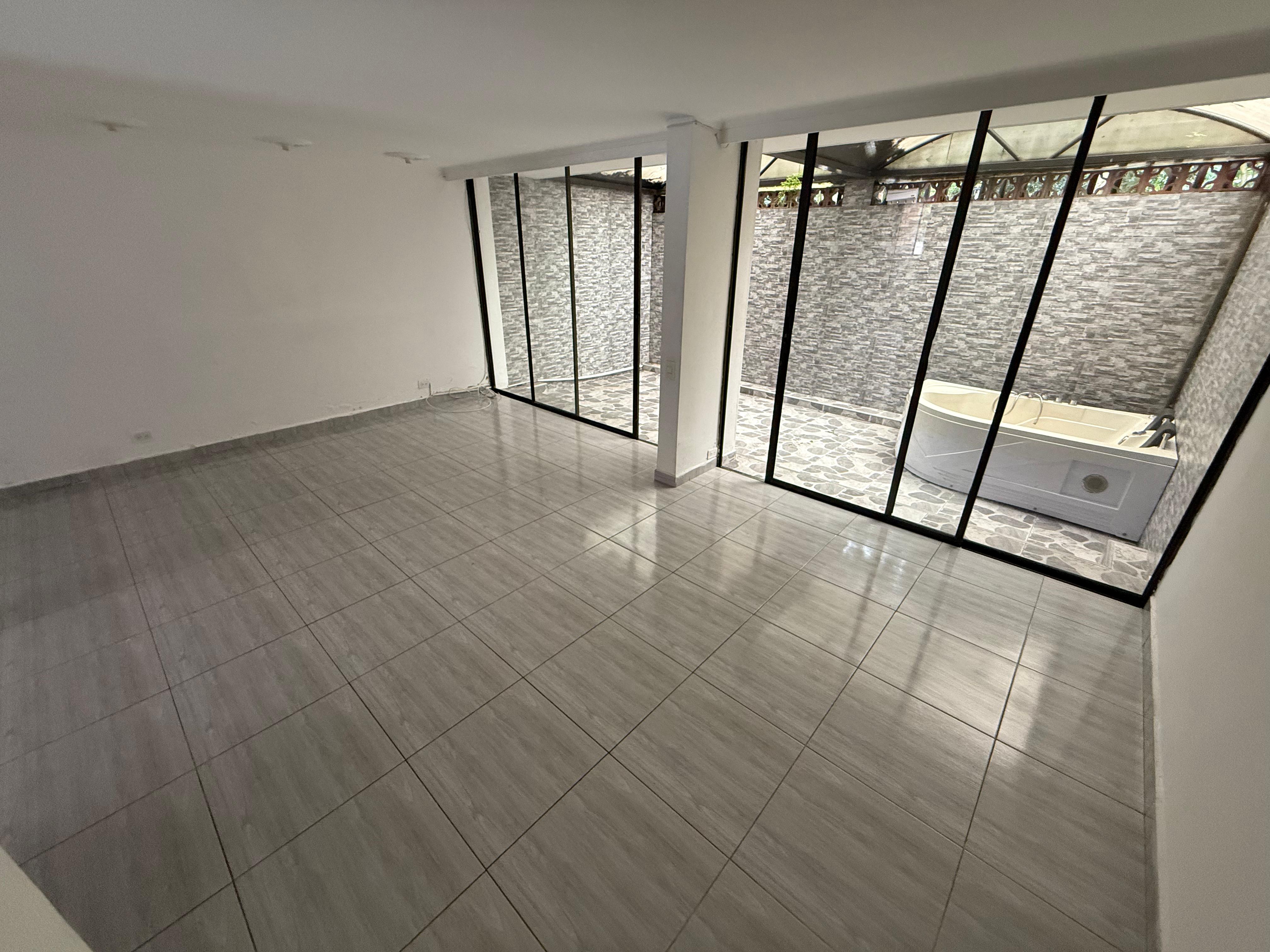 ARRIENDO CASA EN LA LOMA DE LOS BERNAL