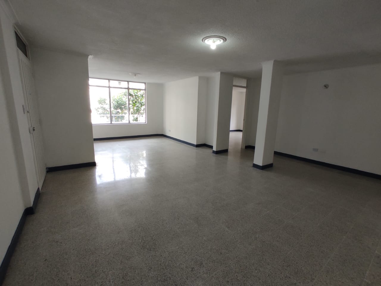 ARRIENDO SEGUNDO PISO  EN LA CASTELLANA