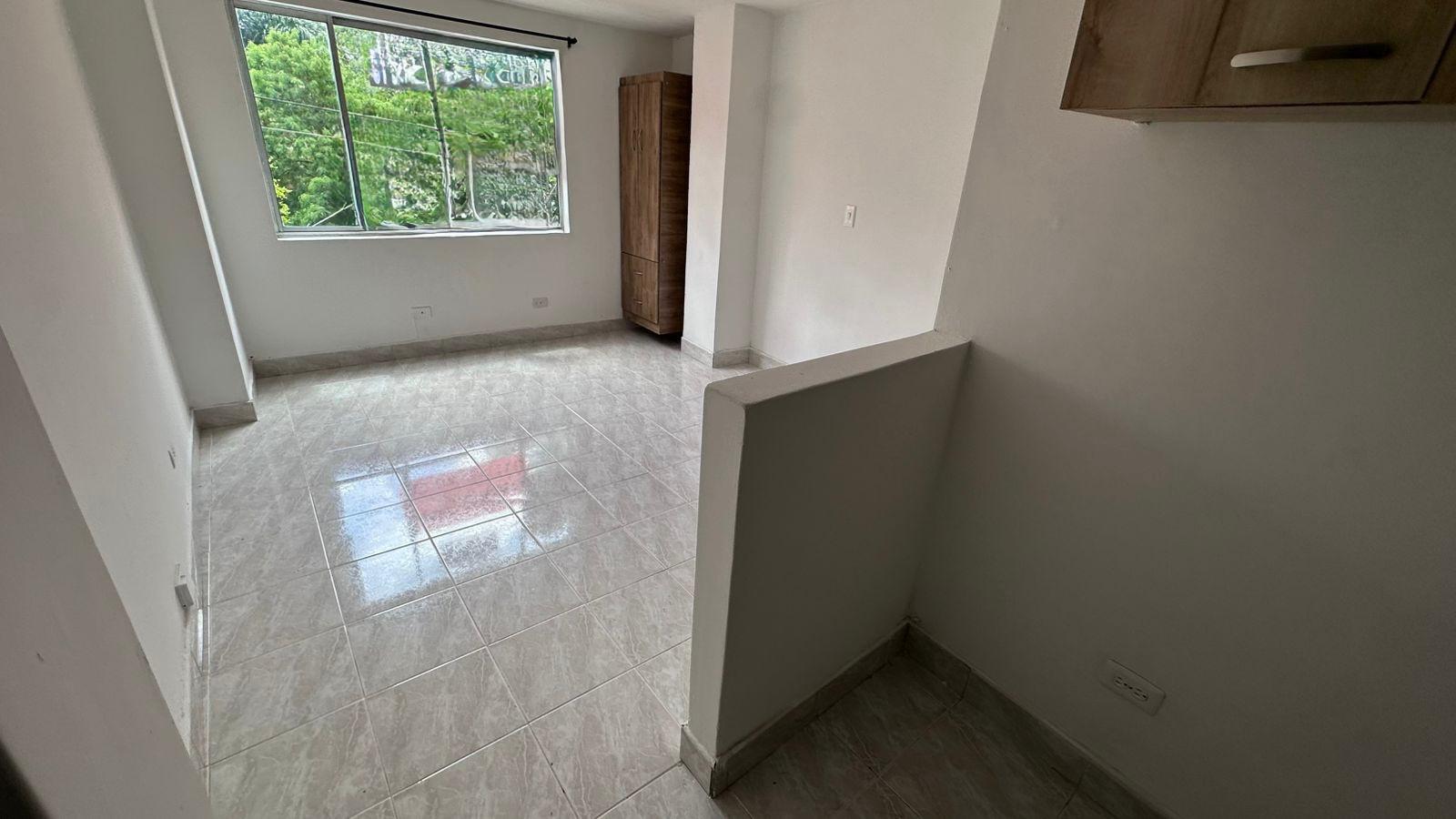ARRIENDO APARTAESTUDIO EN LA FLORESTA