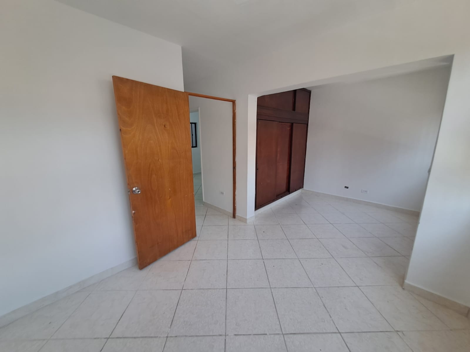 ARRIENDO CASA  LOCAL SANTA LUCIA DOS NIVELES