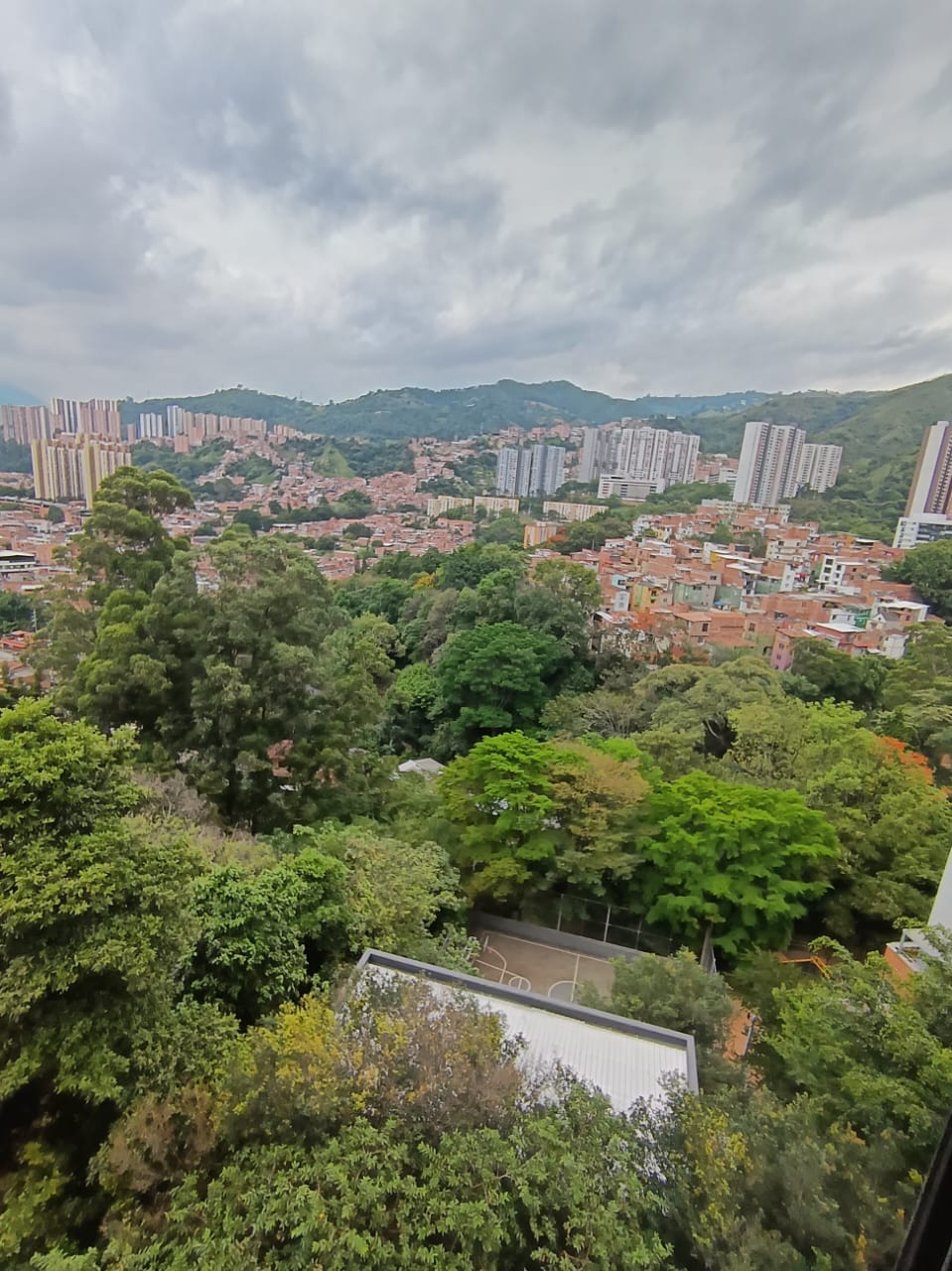Arrienda Apartamento Loma de los Bernal