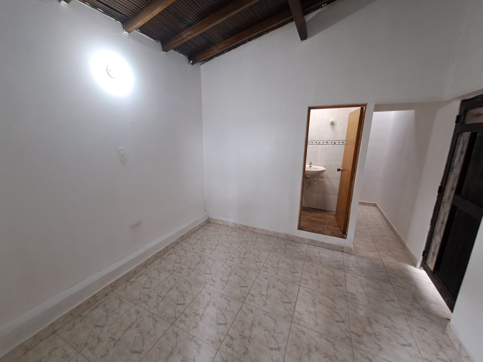 ARRIENDO APARTAESTUDIO MILAGROSA