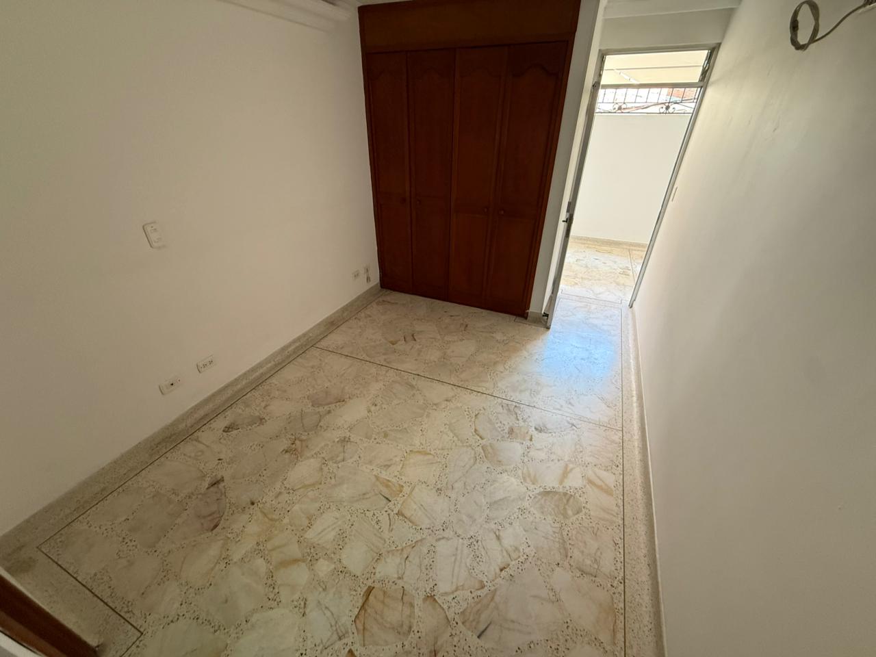 ARRIENDO APARTAMENTO EN LAURELES LAS ACACIAS