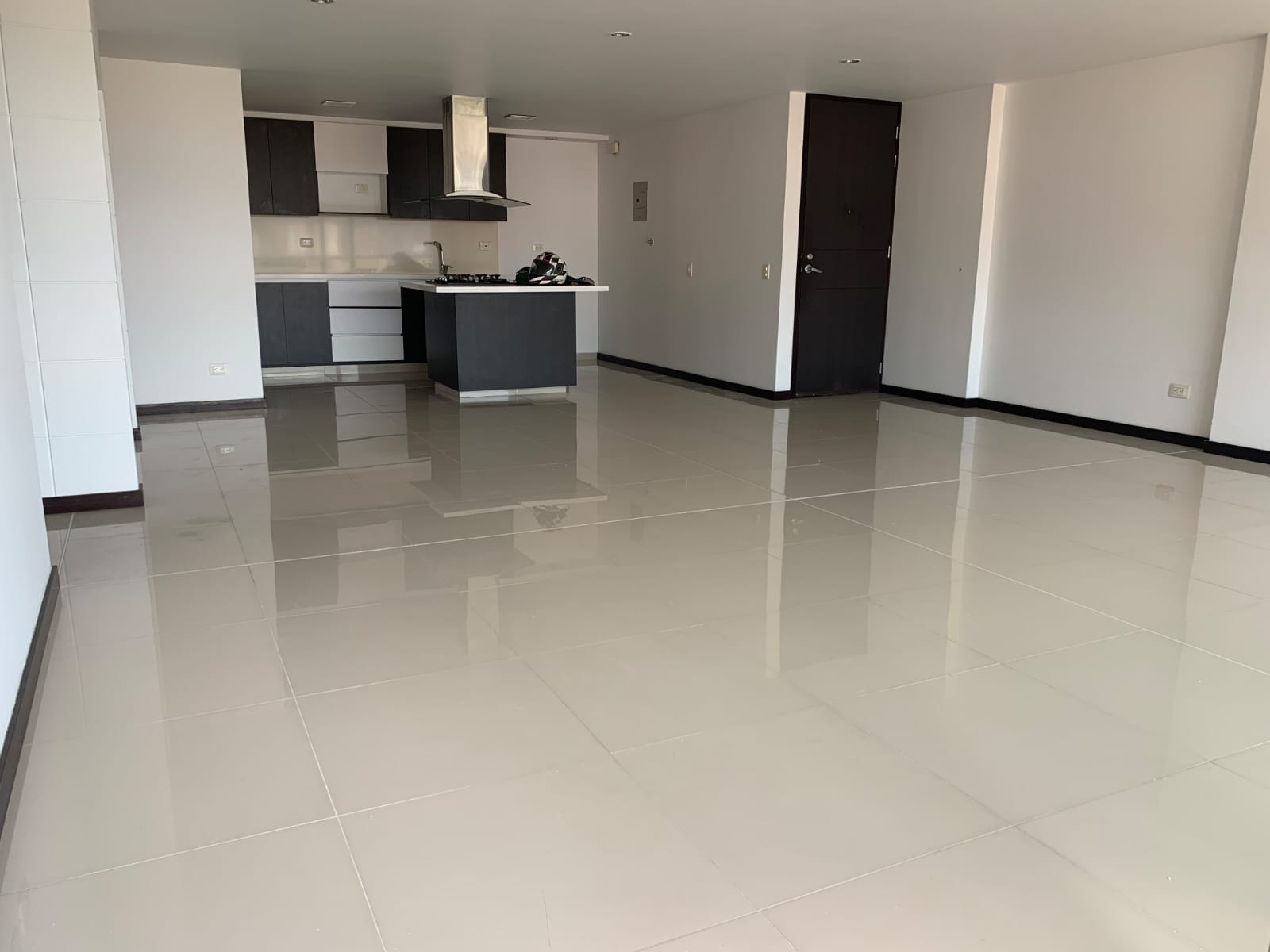 ARRIENDO APARTAMENO EN LA LOMA DE LAS BRUJAS