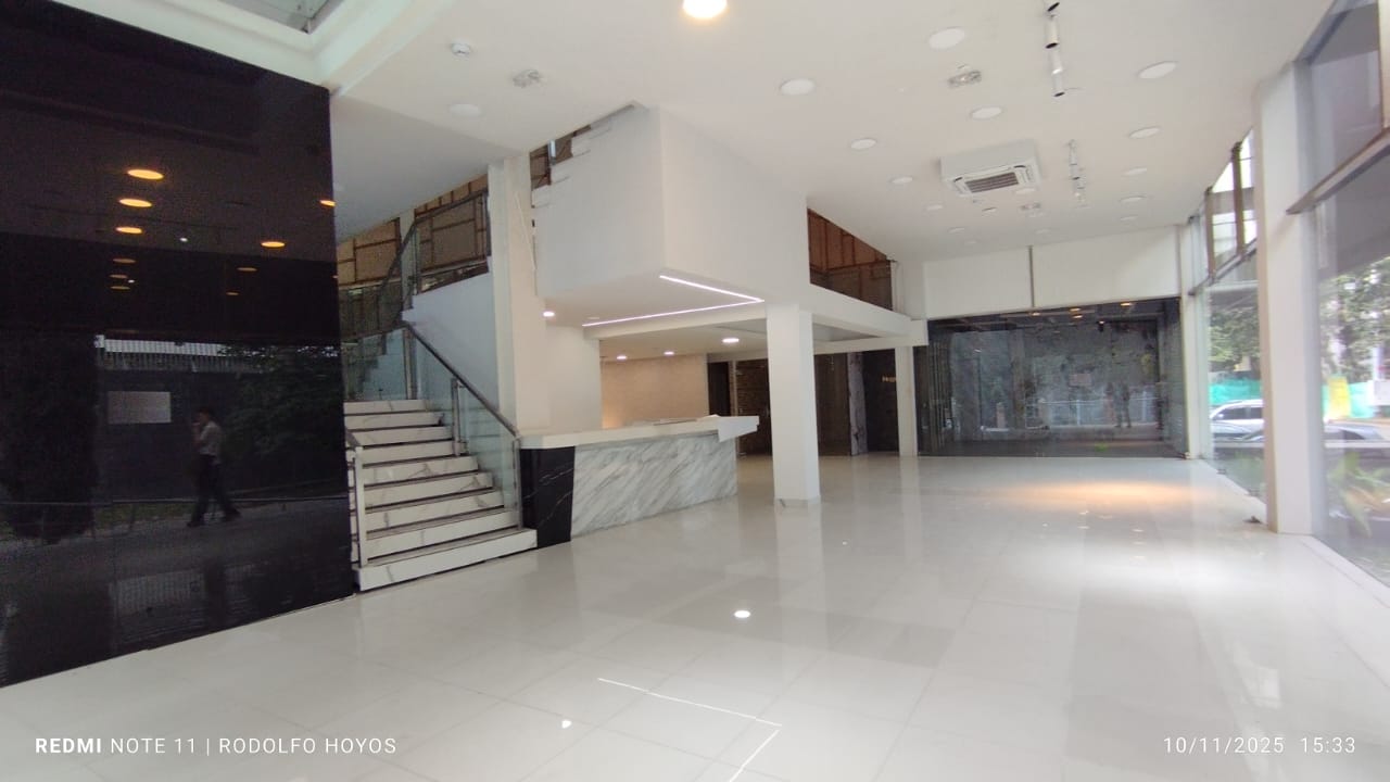 Arriendo Local En Patio Bonito