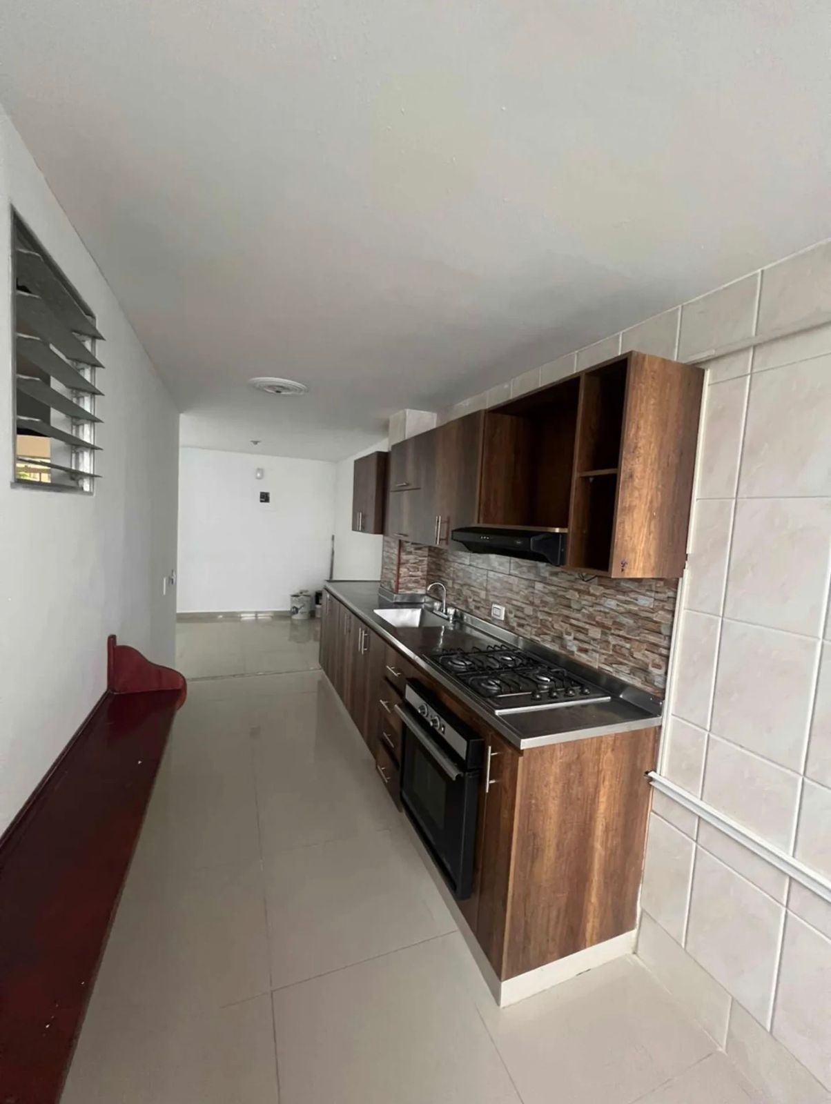 VENDO APARTAMENTO EN  LOS COLORES