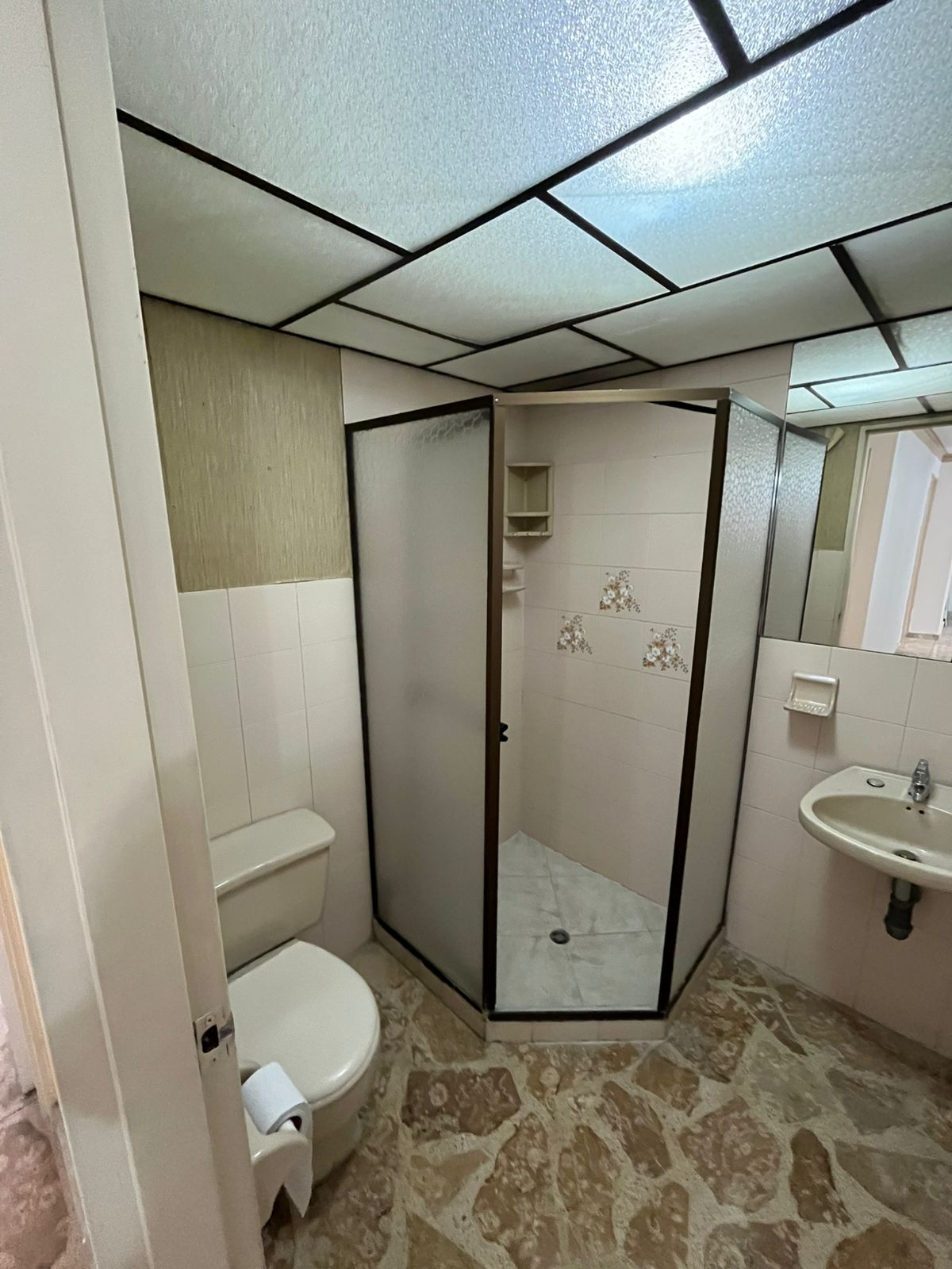 Arriendo apartamento Los Colores