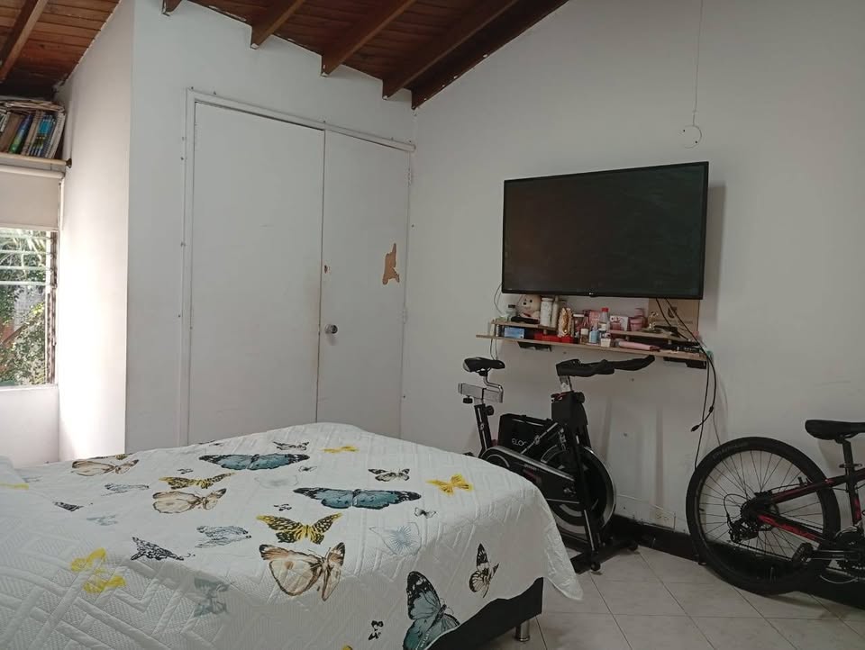 VENDO CASA EN LAURELES