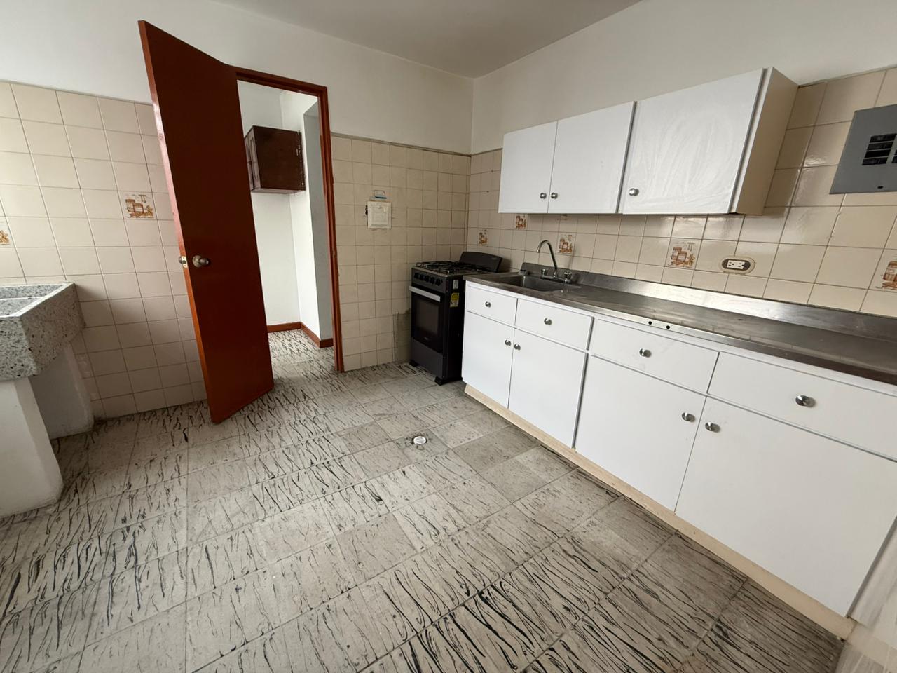 ARRIENDO APARTAMENTO EN SANTA MONICA