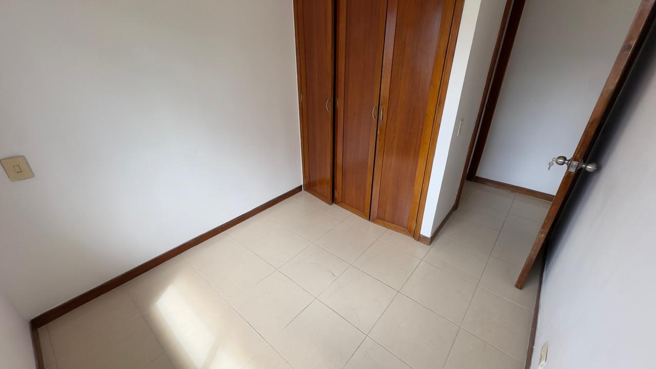 ARRIENDO APARTAMENTO EN LOMA DE LOS BERNAL