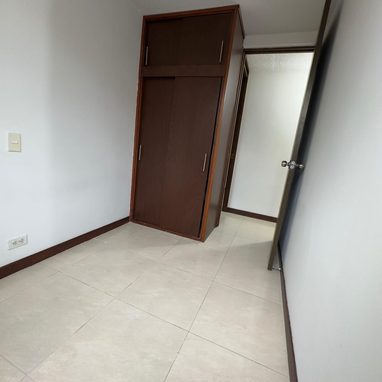 ARRIENDO APARTAMENTO EN LA LOMA DE LOS BERNAL