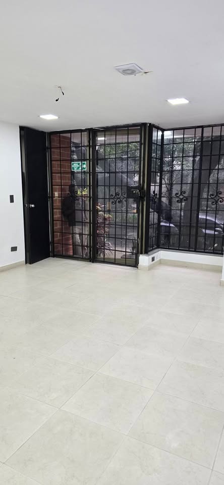 ARRIENDO LOCAL EN LAURELES