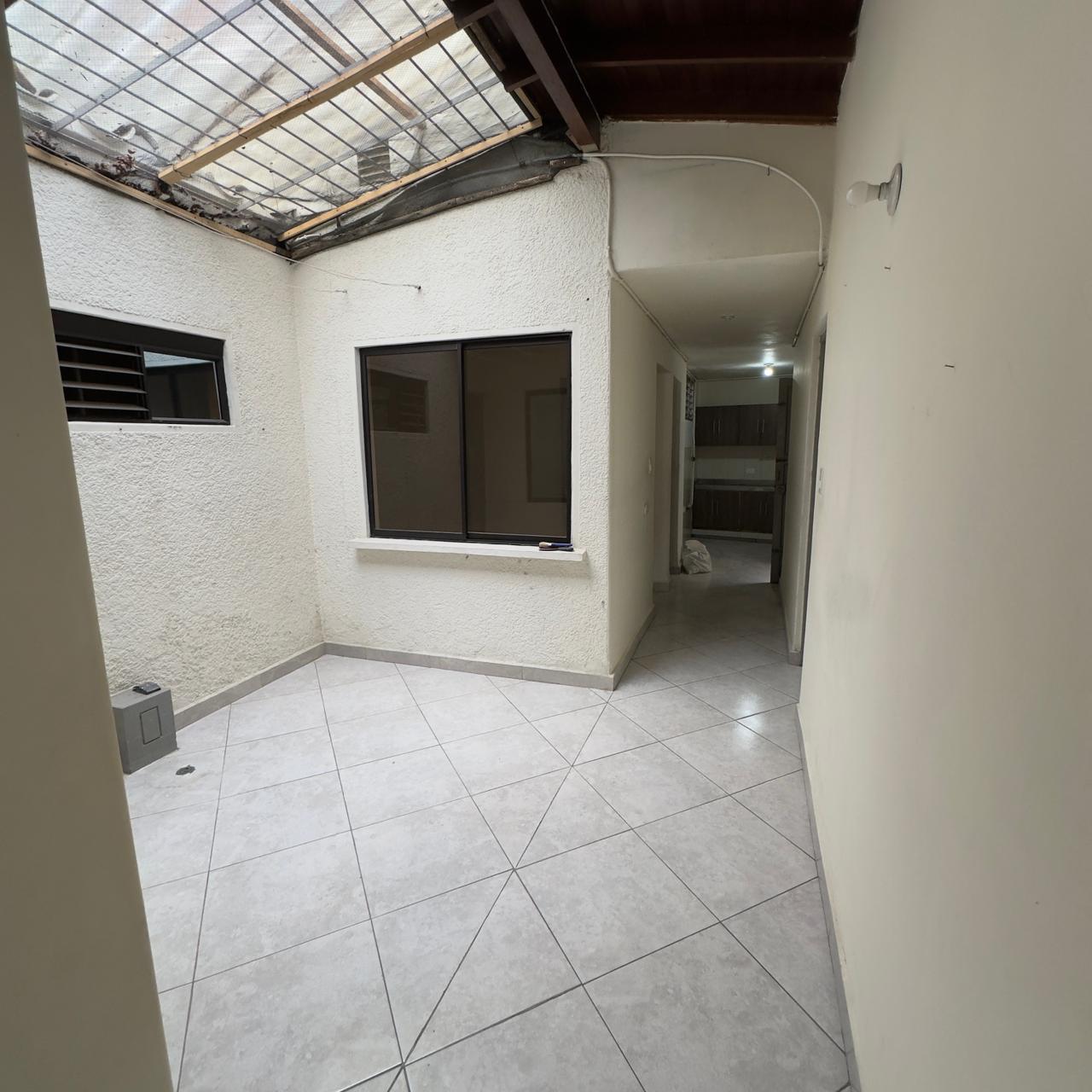 ARRIENDO CASA EN SANTA LUCIA