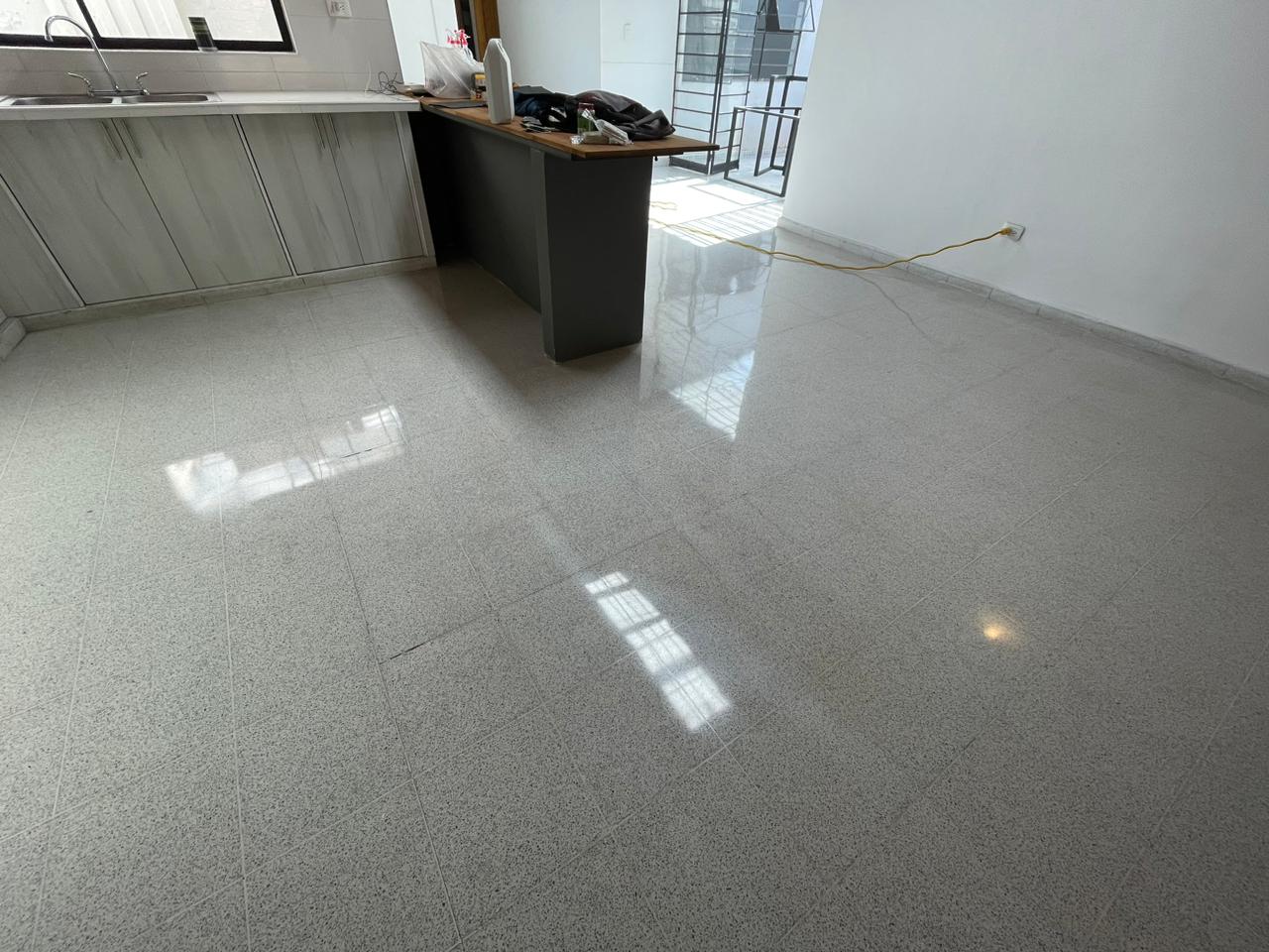 ARRIENDO CASA LOCAL EN LAURELES