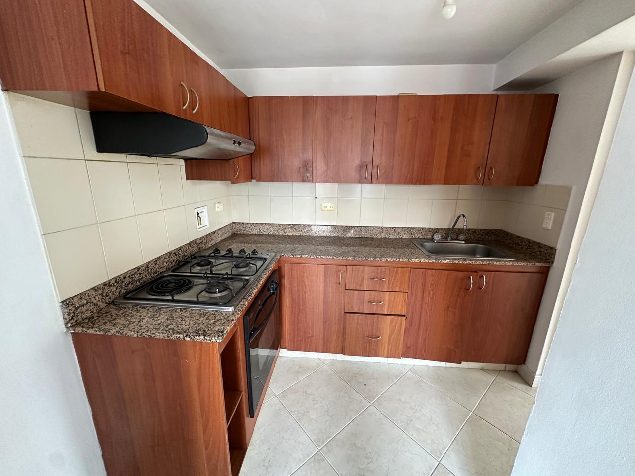 ARRIENDO APARTAMENTO EN LA LOMA DE LOS BERNAL