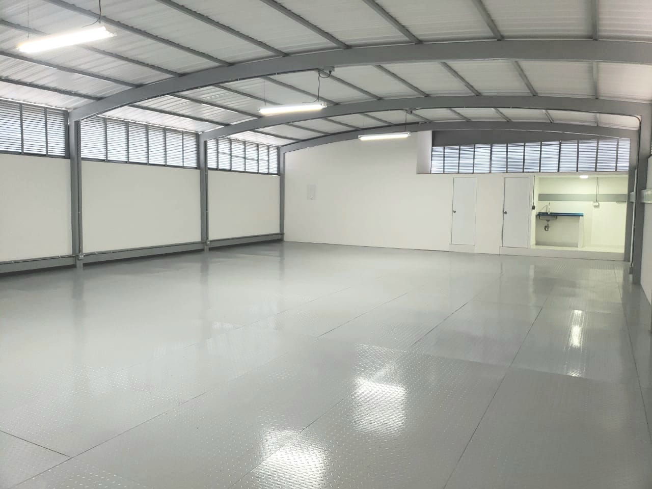 ARRIENDO BODEGA EN ITAGUI SUPERCENTRO DE LA MODA
