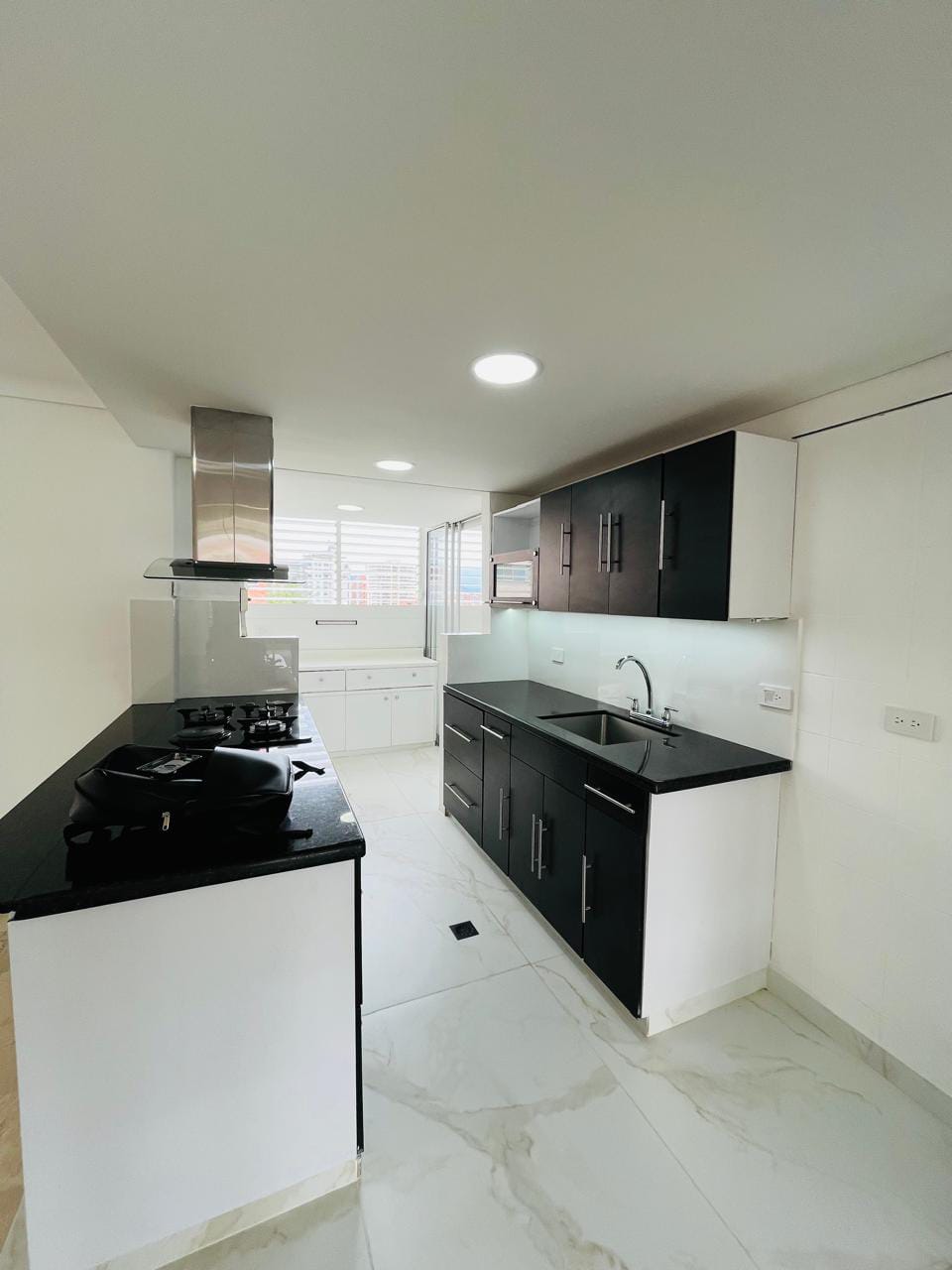 ARRIENDO APARTAMENTO EN LA LOMA DE LOS PARRA