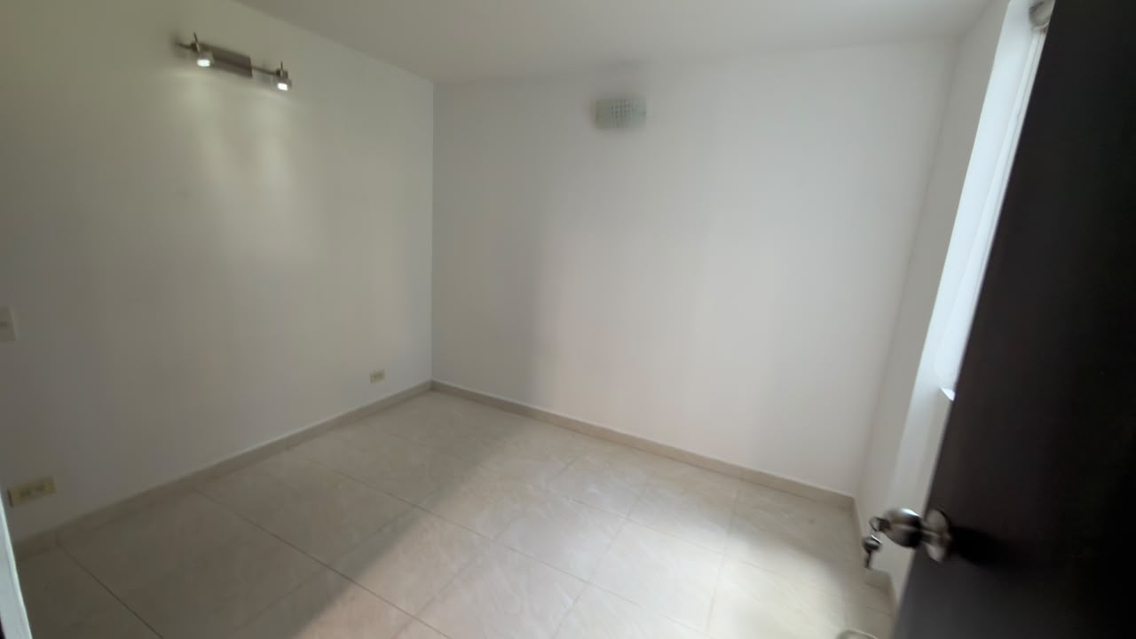 ARRIENDO APARTAMENTO EN LA LOMA DE LOS BERNAL
