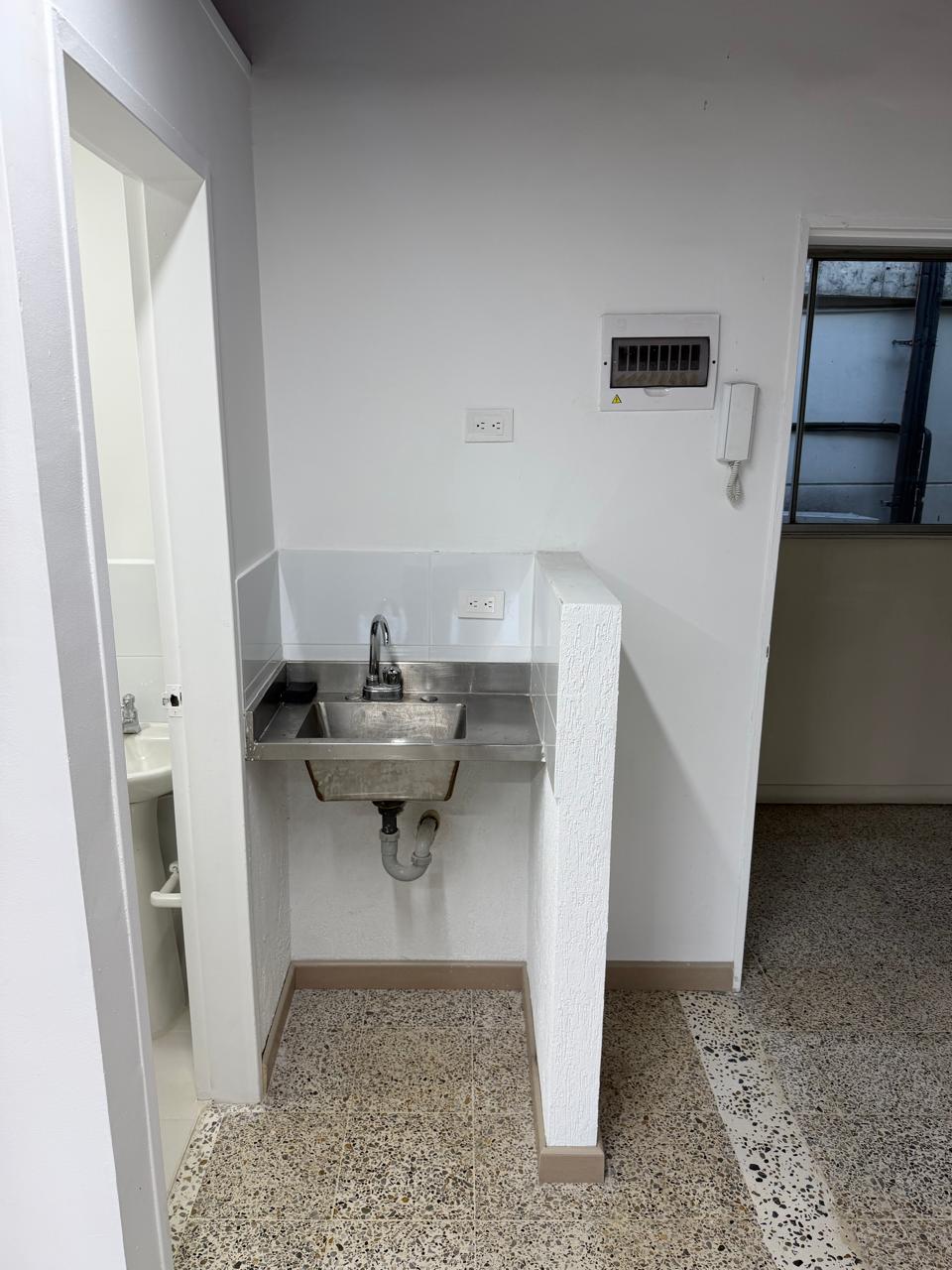 ARRIENDO OFICINAS EN LAURELES