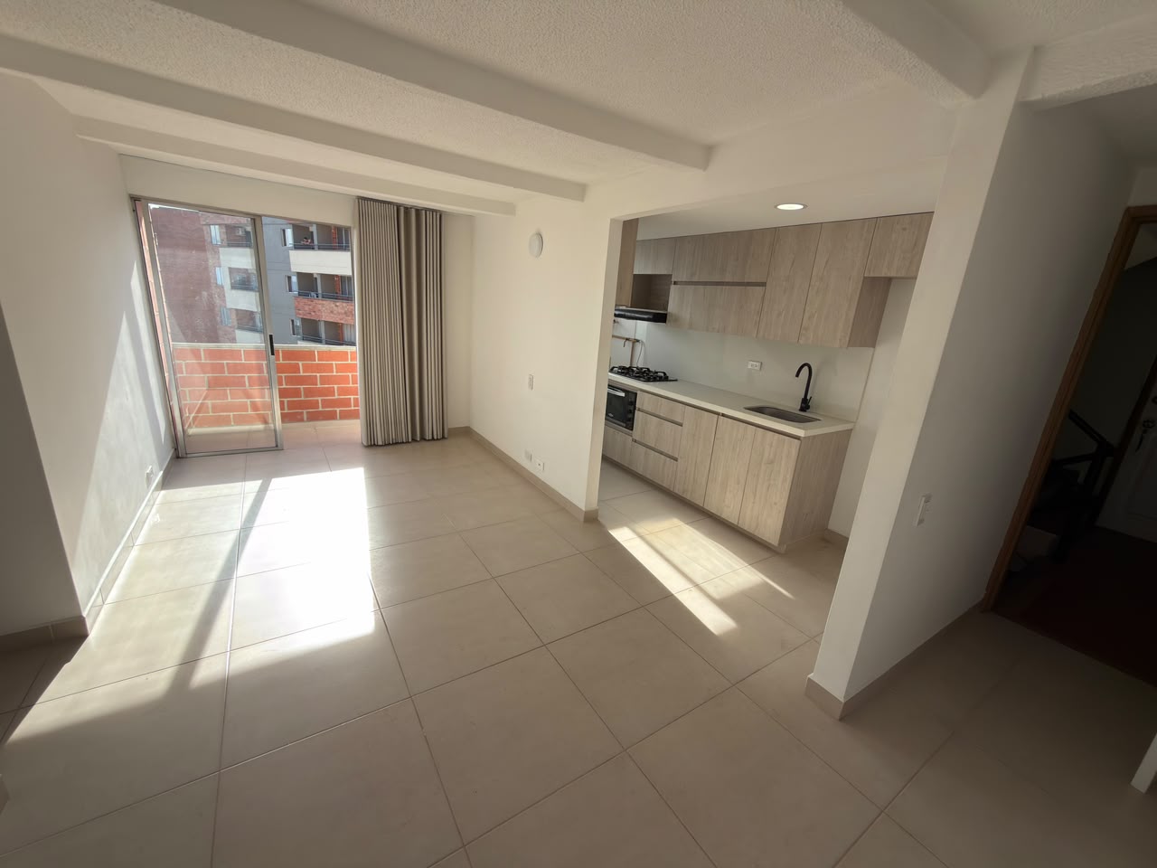 ARRIENDO APARTAMENTO EN LA LOMA DE LOS BERNAL