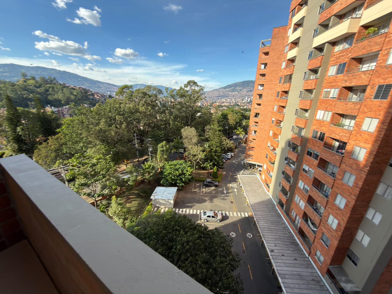 ARRIENDO APARTAMENTO EN LOMA DE LOS BERNAL