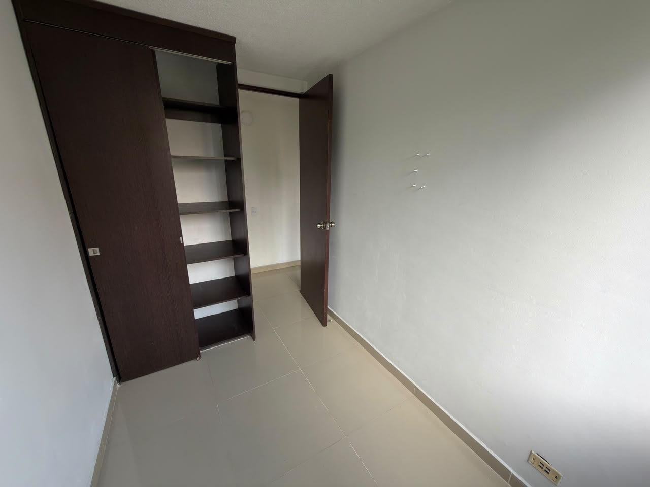 ARRIENDO APARTAMENTO EN LOMA DE LOS BERNAL