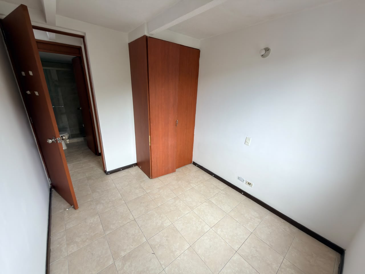 ARRIENDO APARTAMENTO EN LOMA DE LOS BERNAL