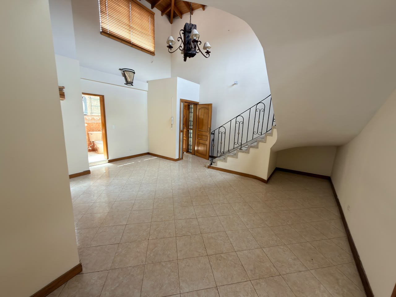 ARRIENDO APARTAMENTO DUPLEX EN EL VELODROMO