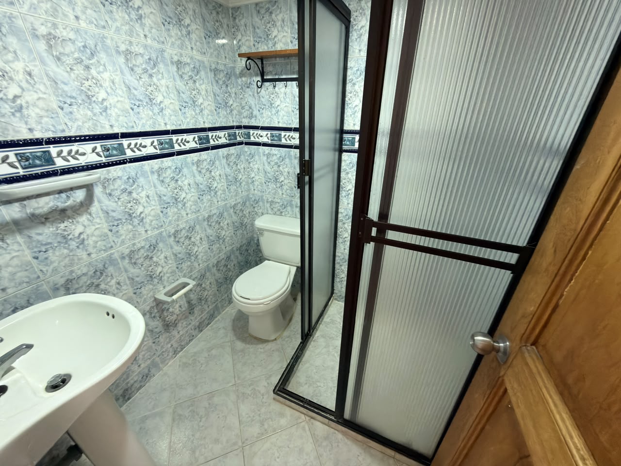 ARRIENDO APARTAMENTO EN LA FLORESTA