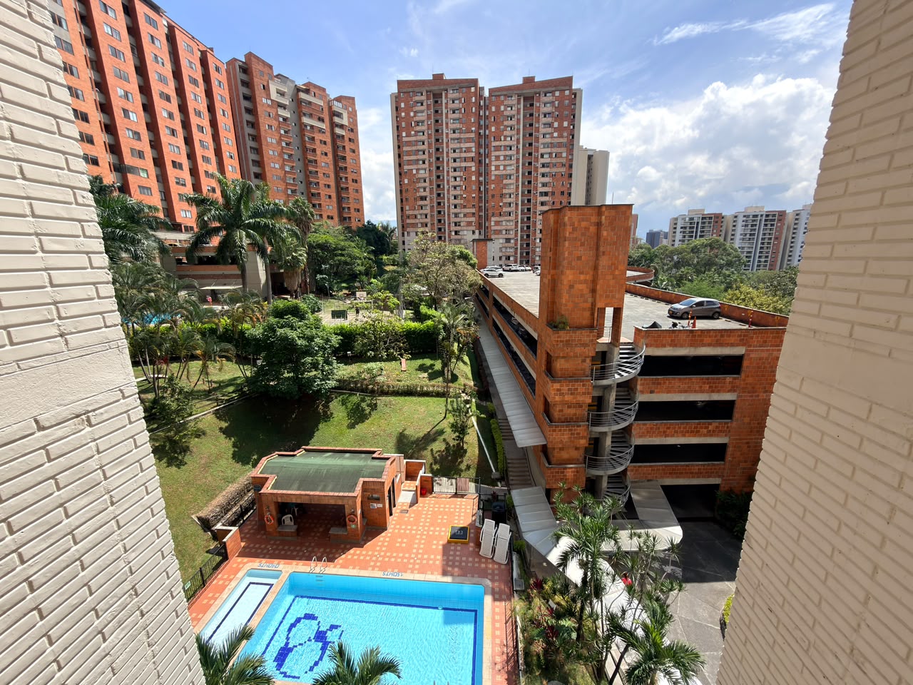 ARRIENDO APARTAMENTO EN LOMA DE LOS BERNAL