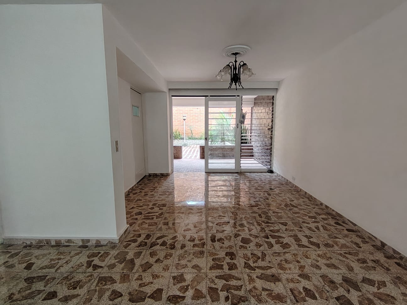Se arrienda casa en simón bolívar