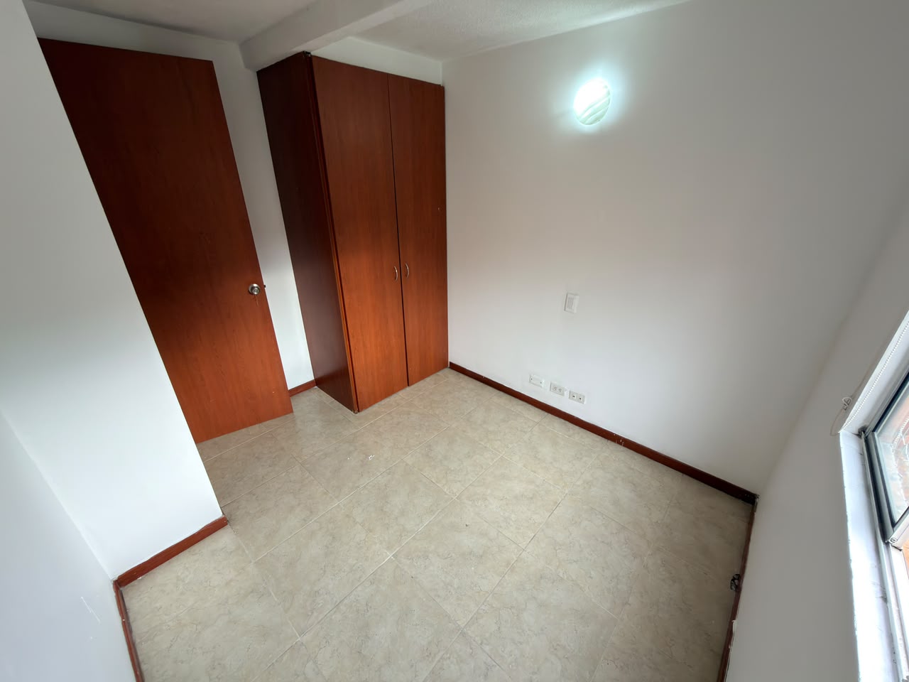 ARRIENDO APARTAMENTO EN LOMA DE LOS BERNAL