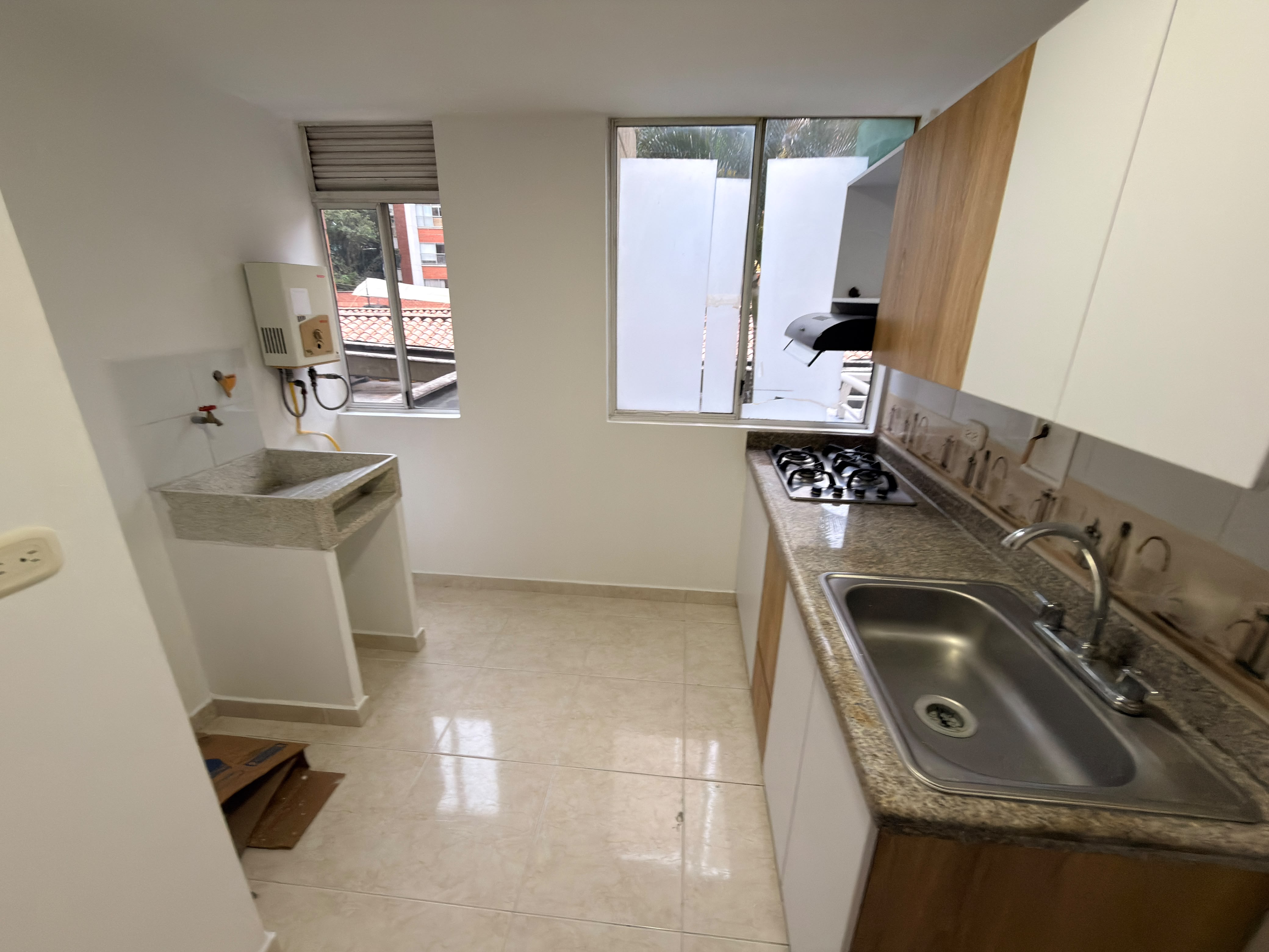Arriendo Apartamento Lomas de los Bernal