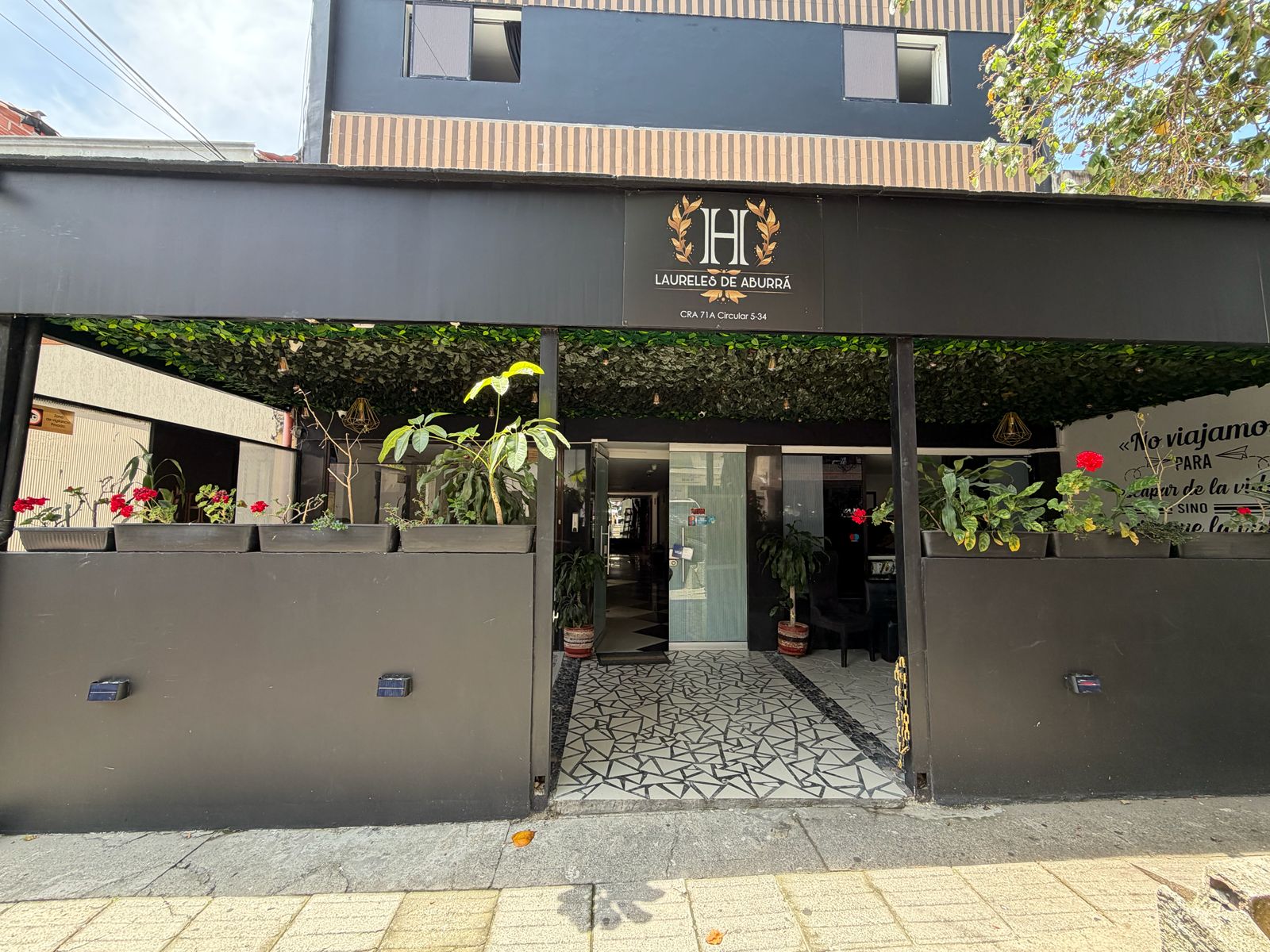 VENDO HOTEL EN LAURELES