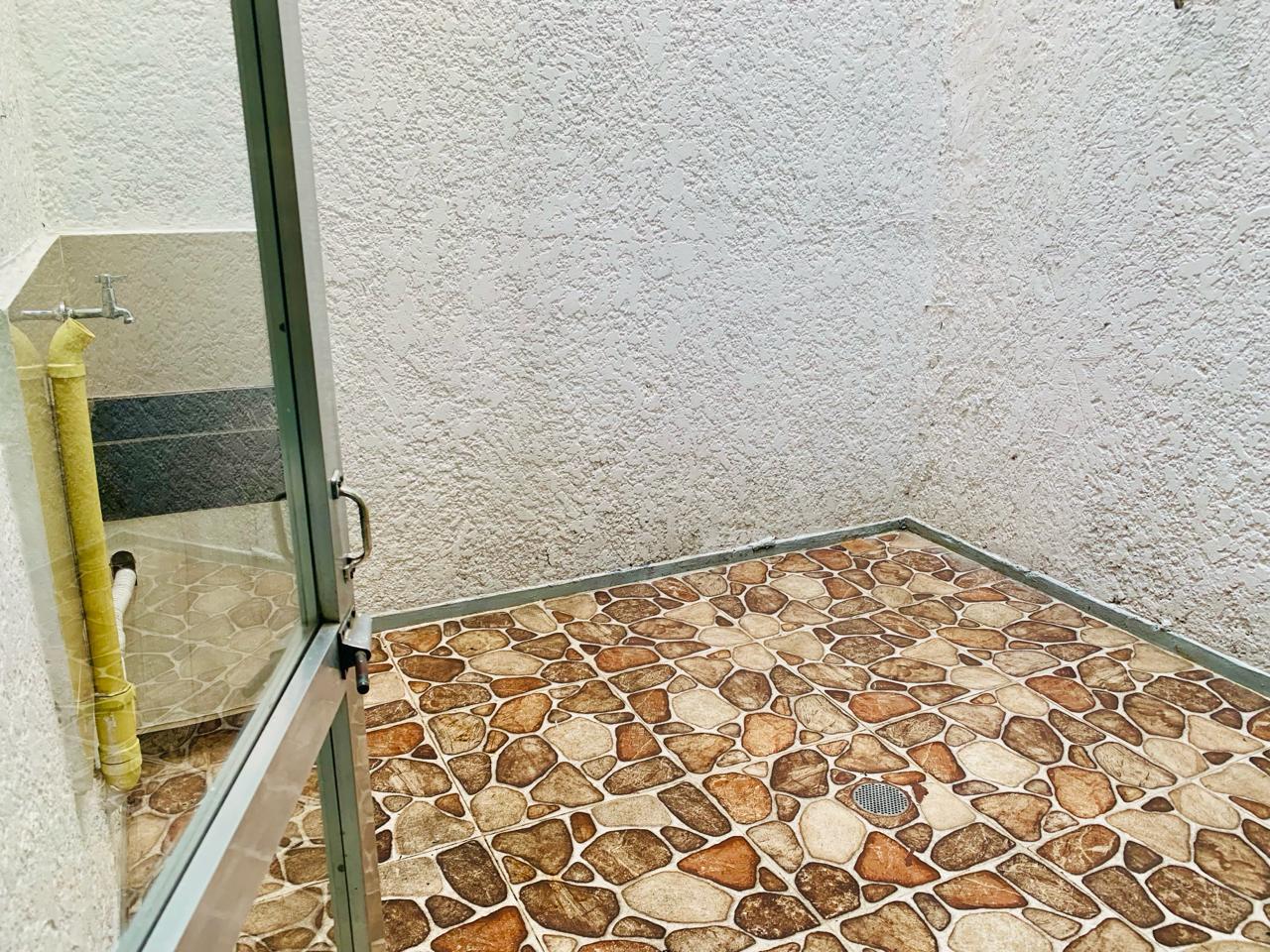 ARRIENDO APARTAESTUDIO EN LA CASTELLANA