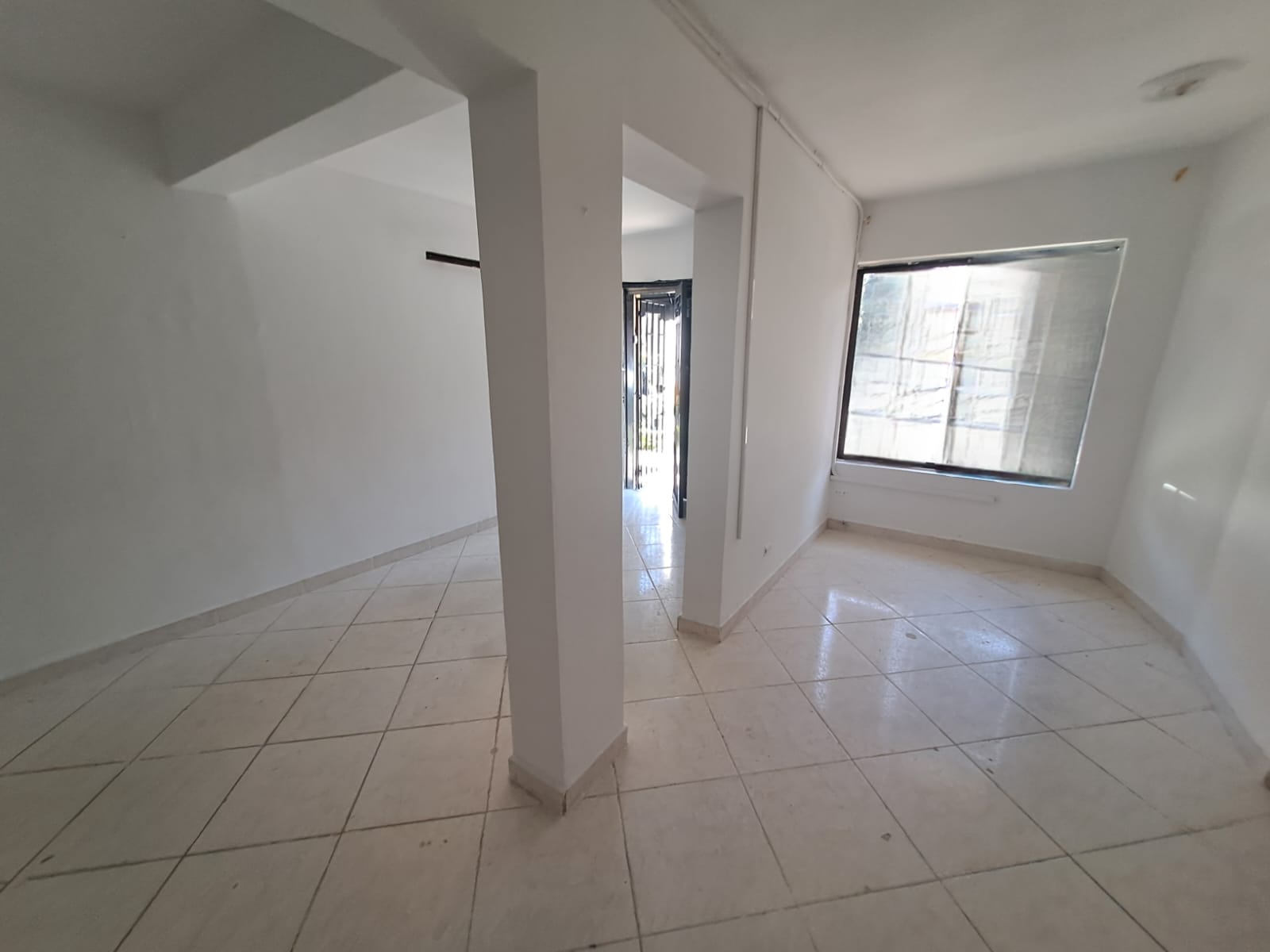 ARRIENDO CASA  LOCAL SANTA LUCIA DOS NIVELES