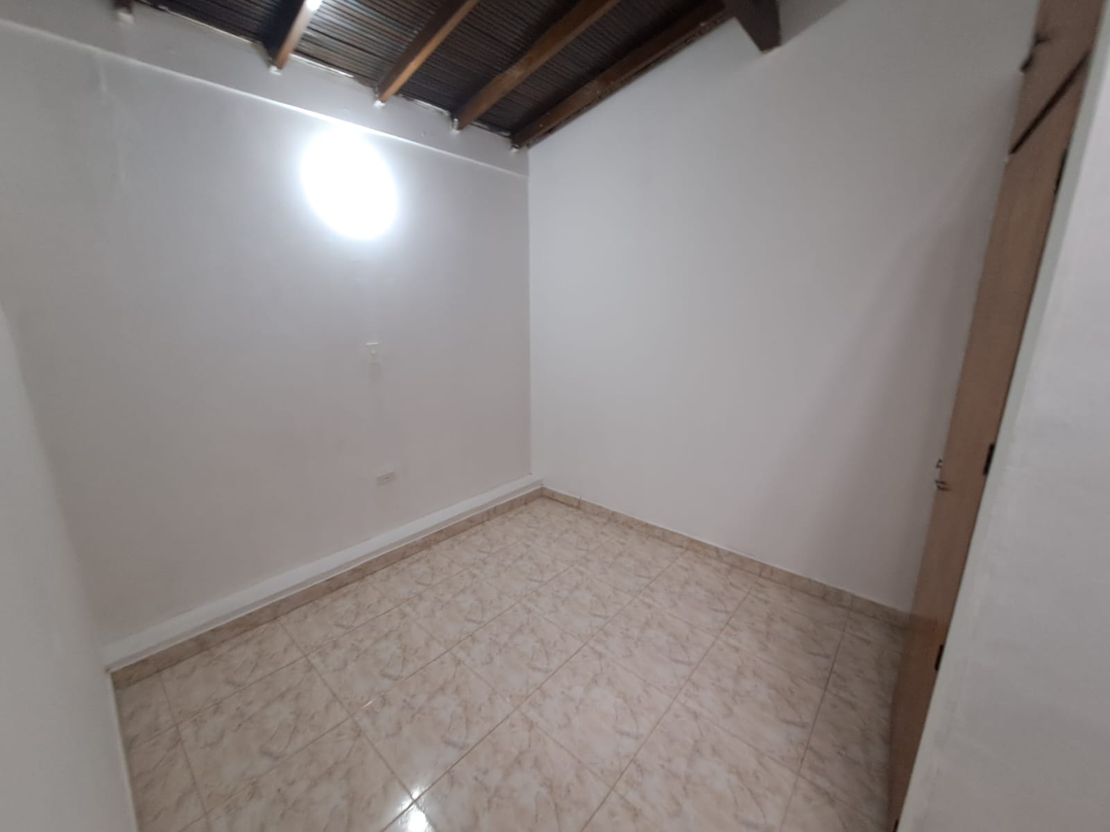 ARRIENDO APARTAESTUDIO MILAGROSA