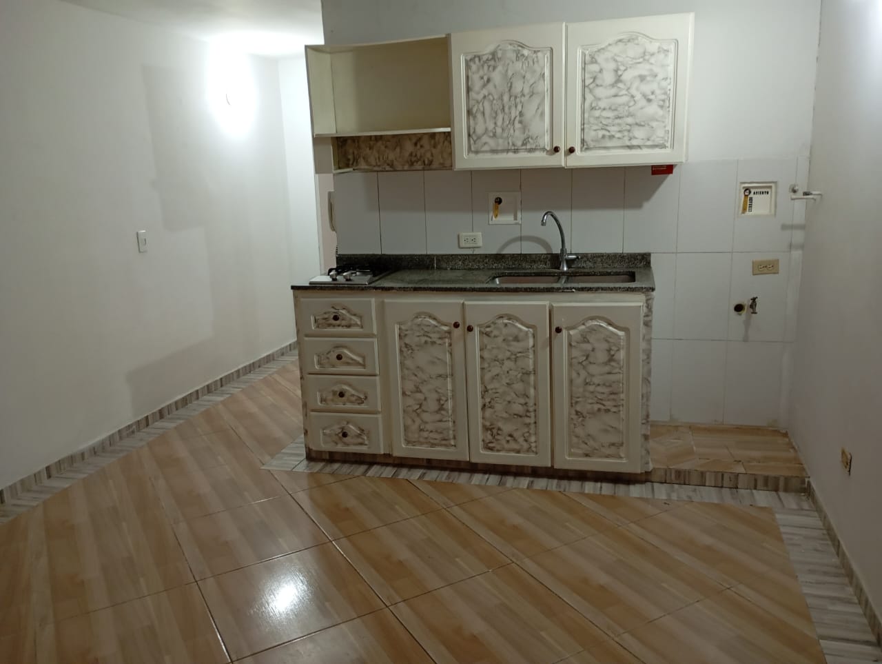 ARRIENDO APARTAESTUDIO BRRIO CRISTOBAL